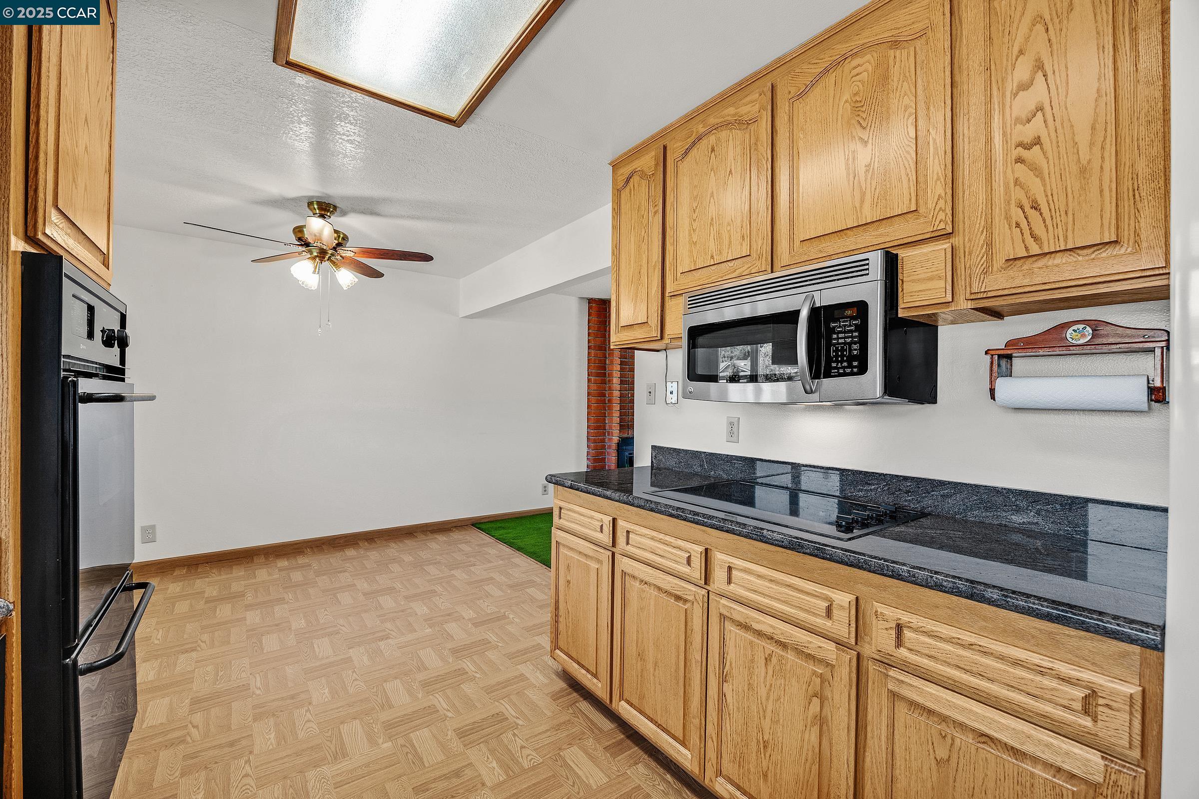 Detail Gallery Image 12 of 33 For 941 Kittery Way, Pinole,  CA 94564 - 4 Beds | 2 Baths