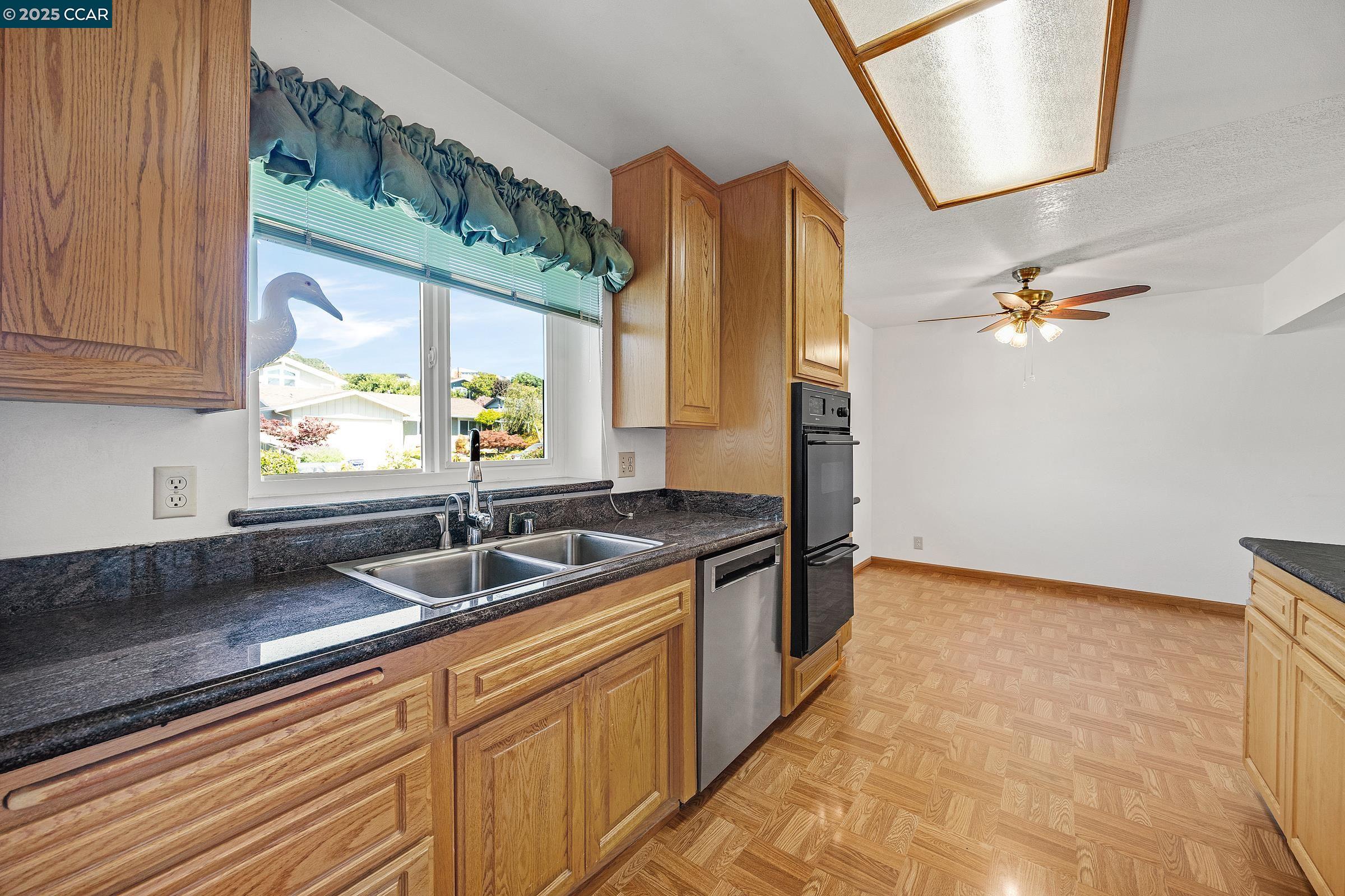 Detail Gallery Image 13 of 33 For 941 Kittery Way, Pinole,  CA 94564 - 4 Beds | 2 Baths