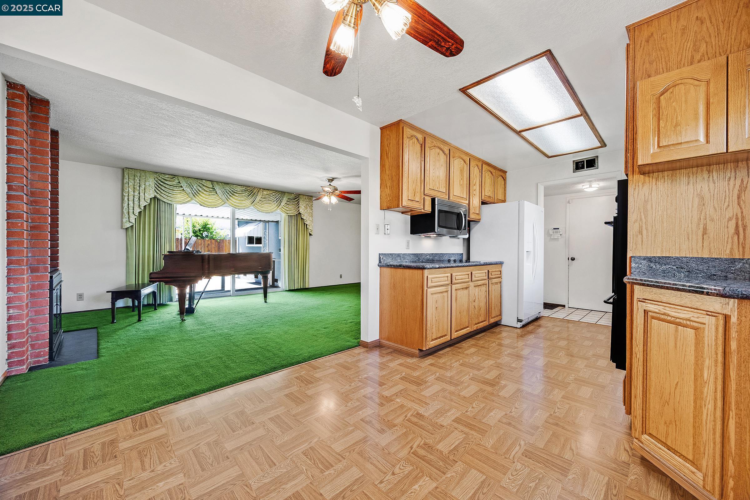 Detail Gallery Image 7 of 33 For 941 Kittery Way, Pinole,  CA 94564 - 4 Beds | 2 Baths