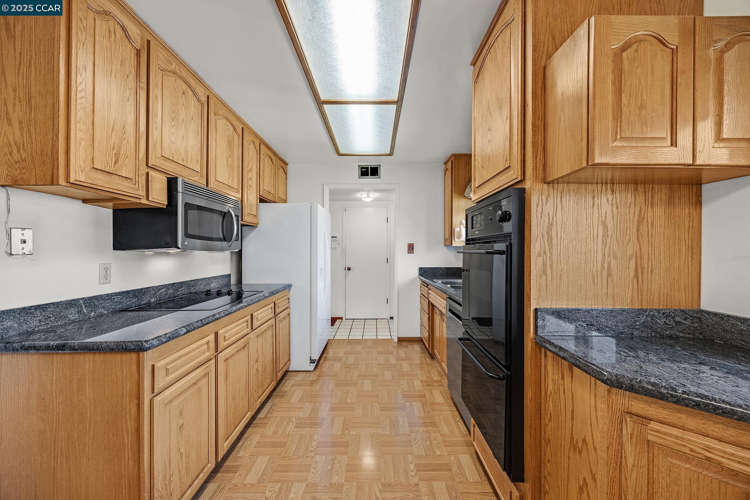 Detail Gallery Image 10 of 33 For 941 Kittery Way, Pinole,  CA 94564 - 4 Beds | 2 Baths