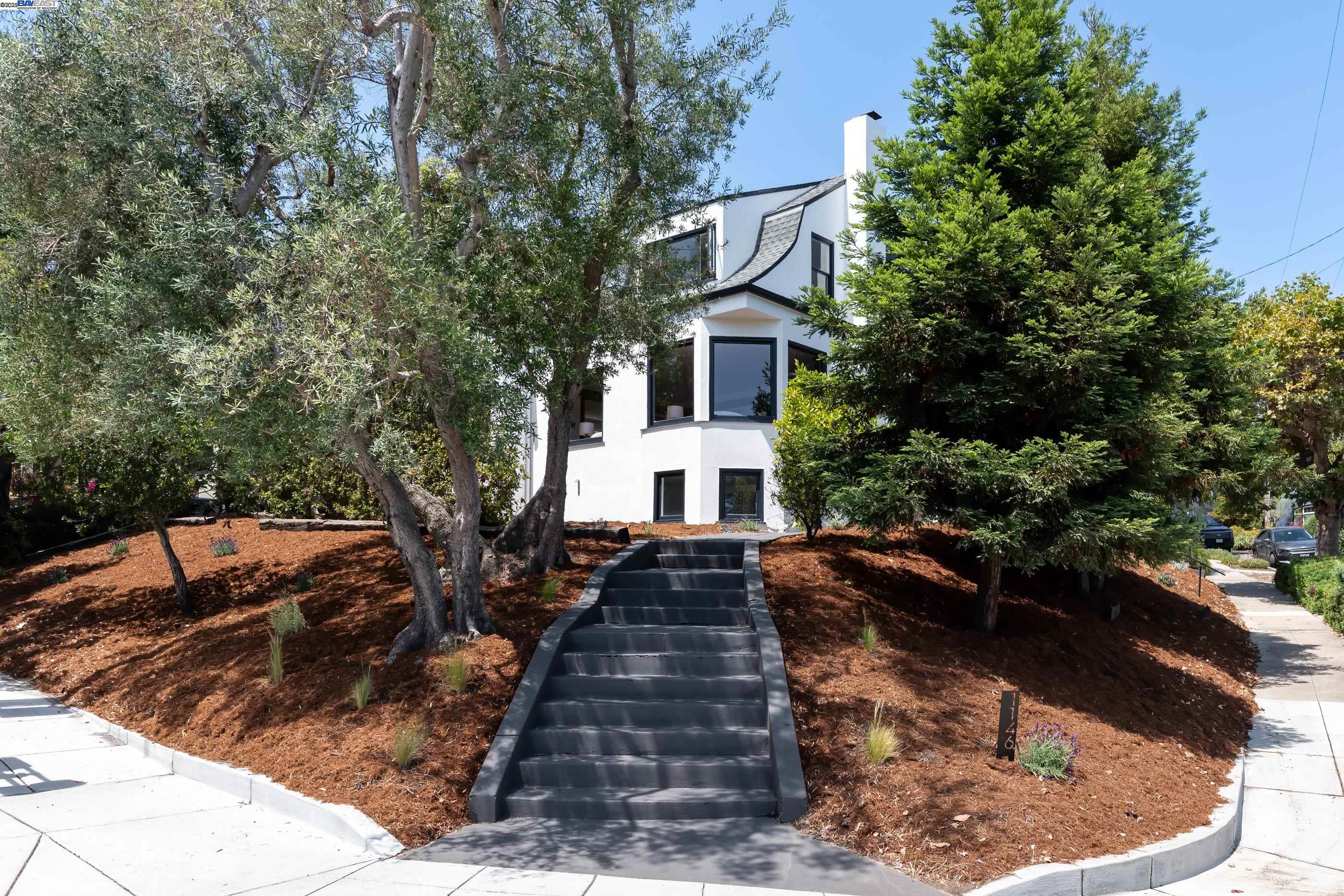 Detail Gallery Image 2 of 42 For 1146 Excelsior, Oakland,  CA 94610 - 3 Beds | 3 Baths