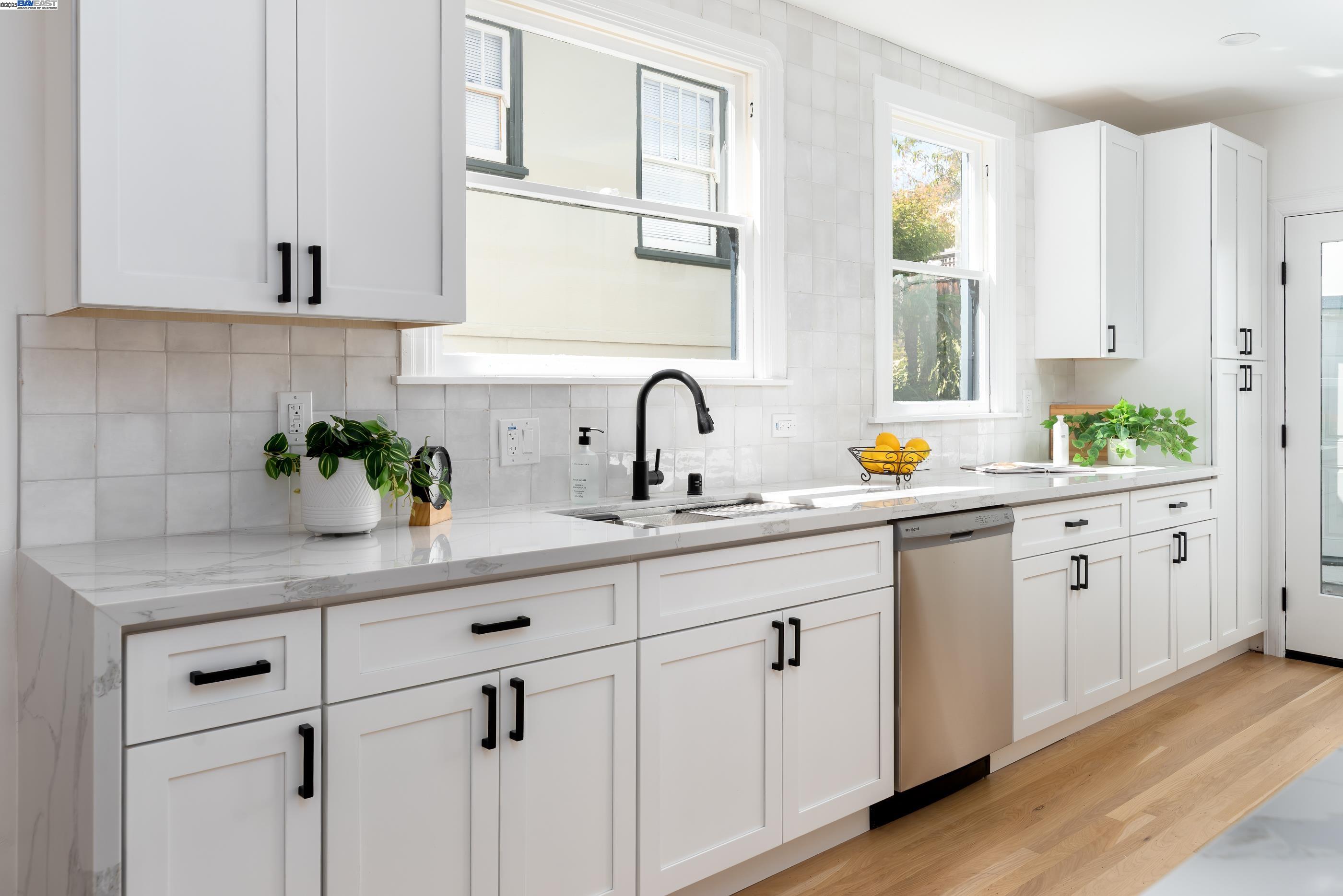 Detail Gallery Image 15 of 42 For 1146 Excelsior, Oakland,  CA 94610 - 3 Beds | 3 Baths