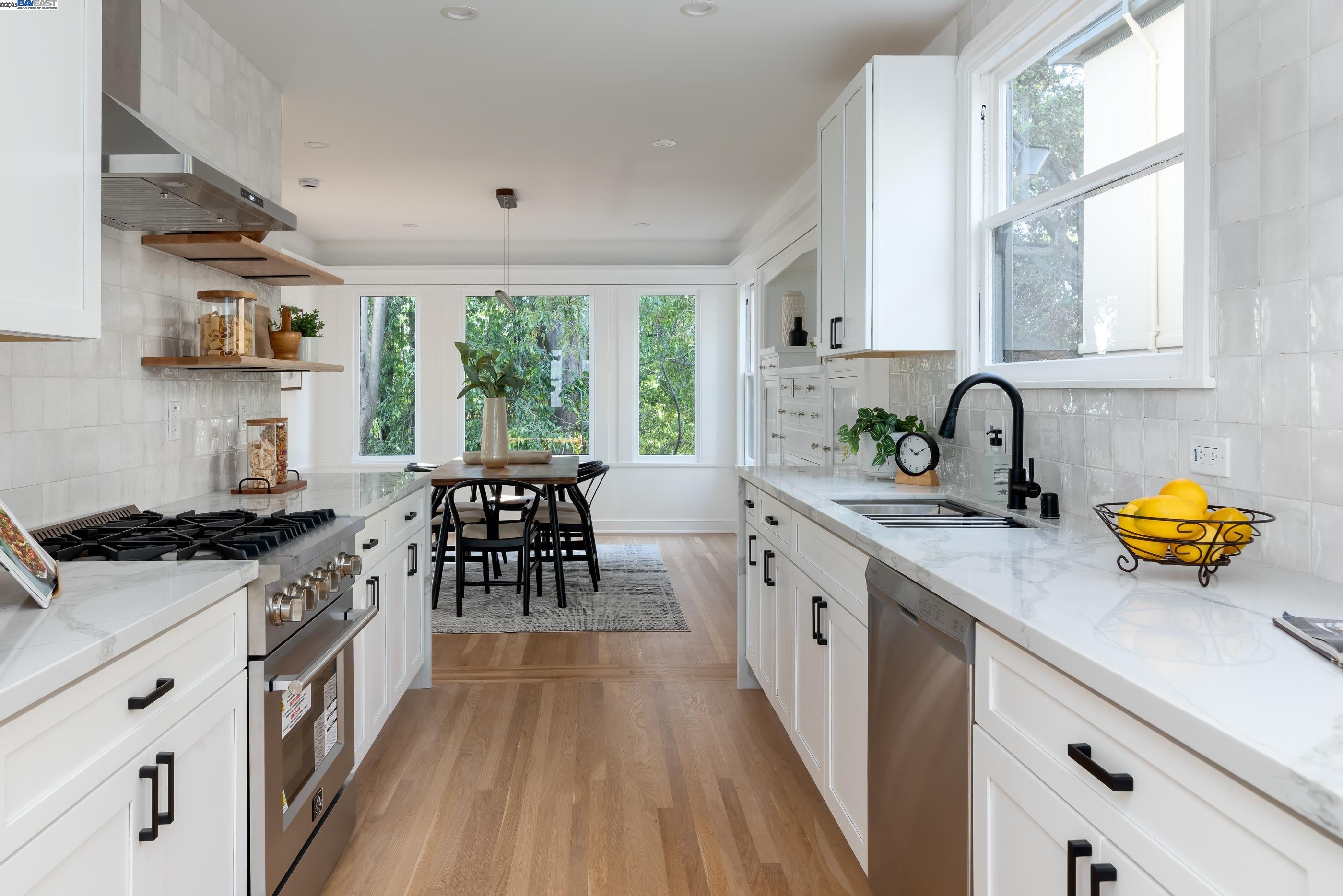Detail Gallery Image 16 of 42 For 1146 Excelsior, Oakland,  CA 94610 - 3 Beds | 3 Baths