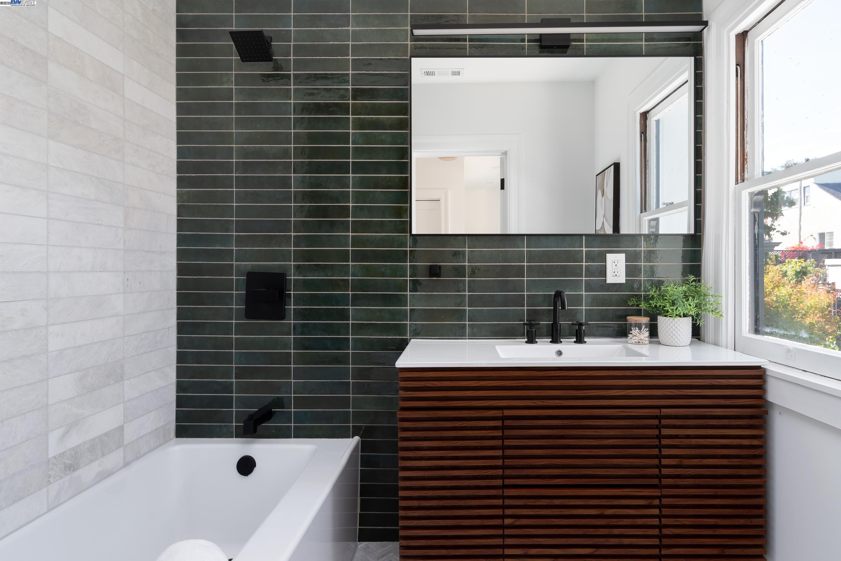 Detail Gallery Image 23 of 42 For 1146 Excelsior, Oakland,  CA 94610 - 3 Beds | 3 Baths