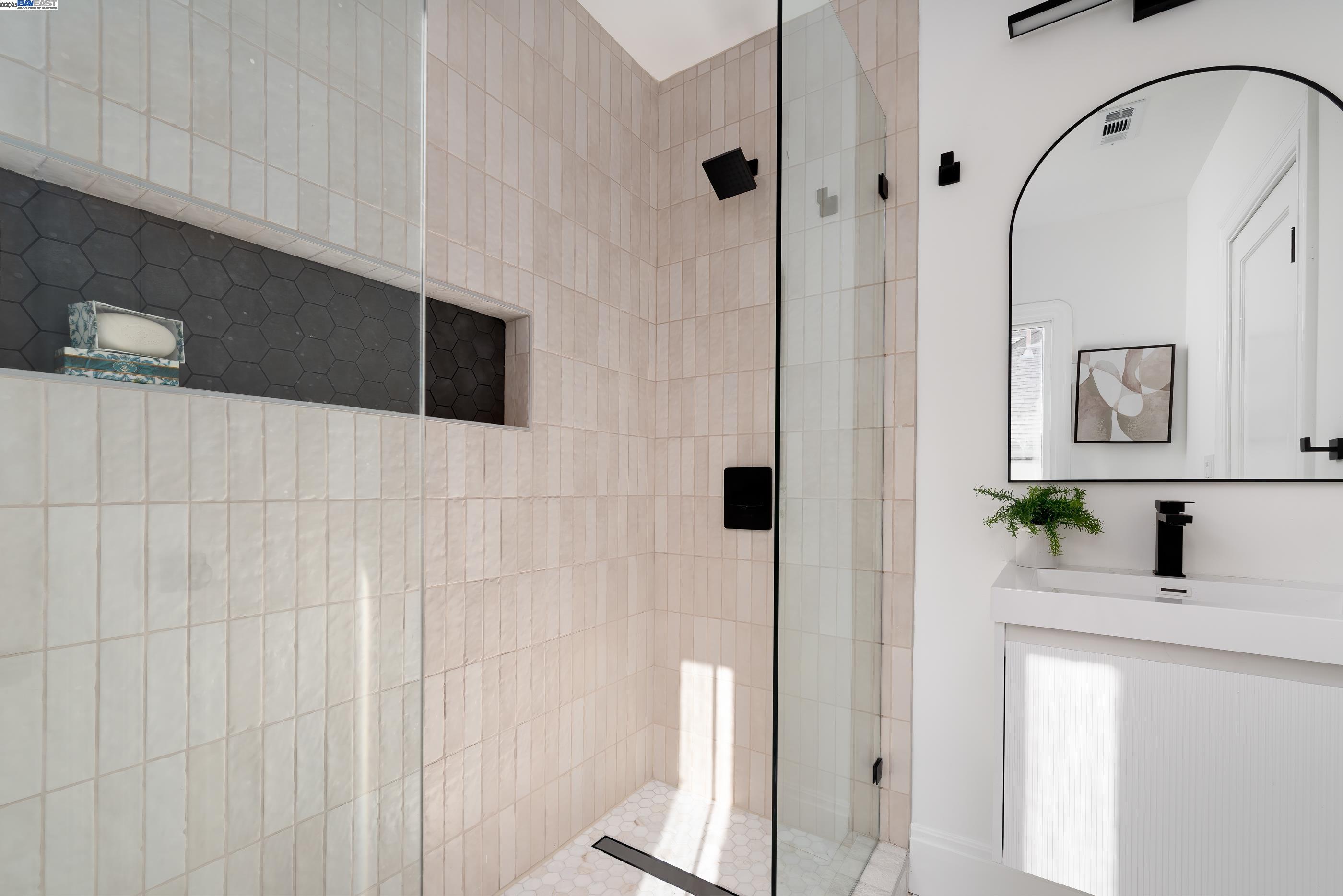Detail Gallery Image 31 of 42 For 1146 Excelsior, Oakland,  CA 94610 - 3 Beds | 3 Baths