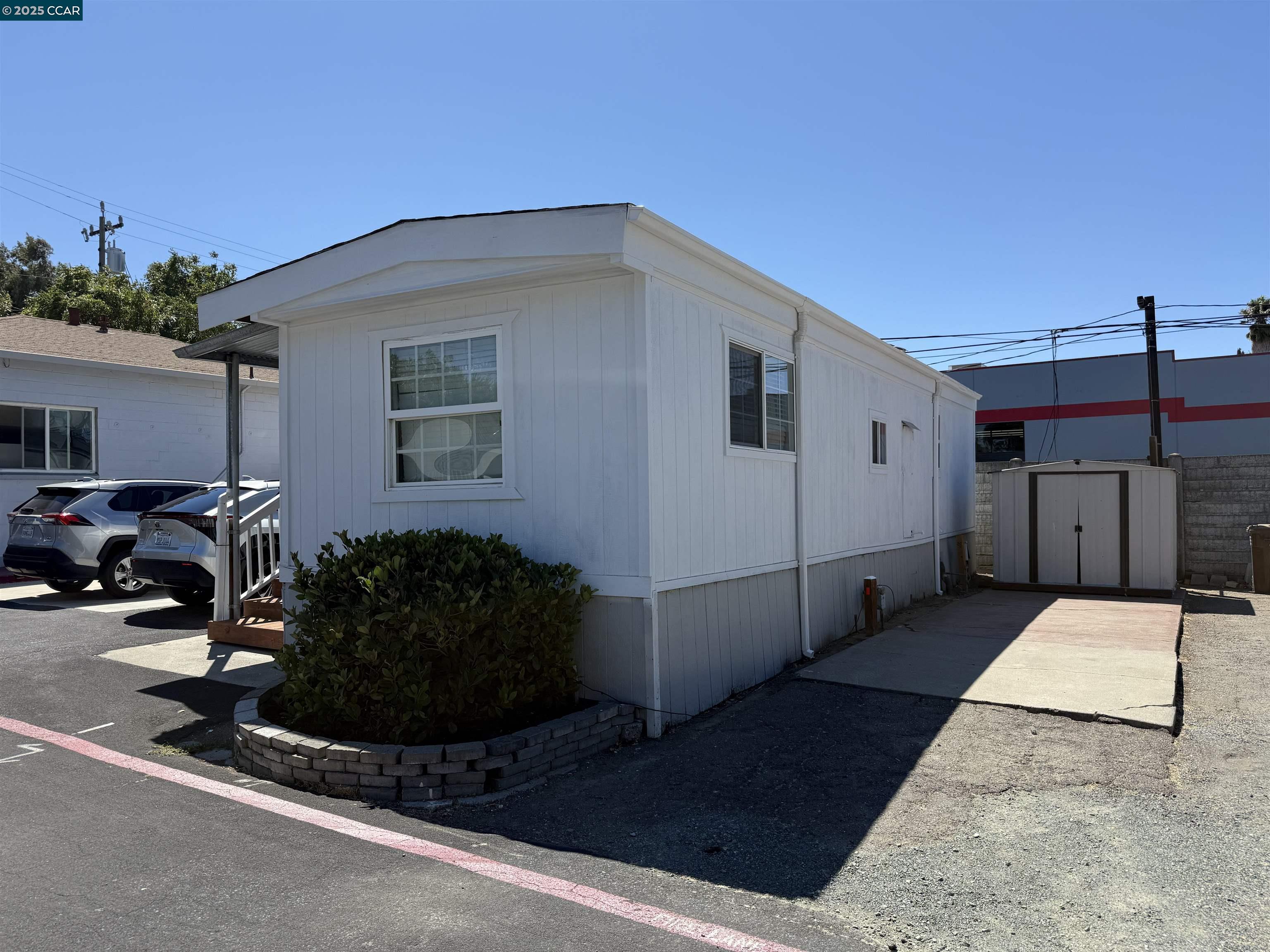 Detail Gallery Image 2 of 5 For 1526 Willow Pass Road #1,  Pittsburg,  CA 94565 - 1 Beds | 1 Baths