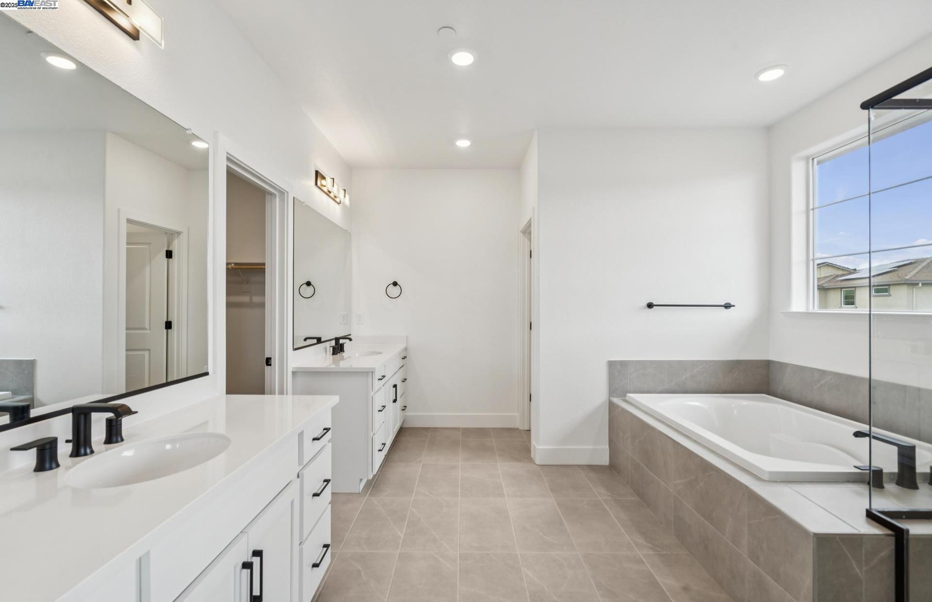 Detail Gallery Image 13 of 43 For 373 E Gobind Blvd, Mountain House,  CA 95391 - 5 Beds | 3/1 Baths