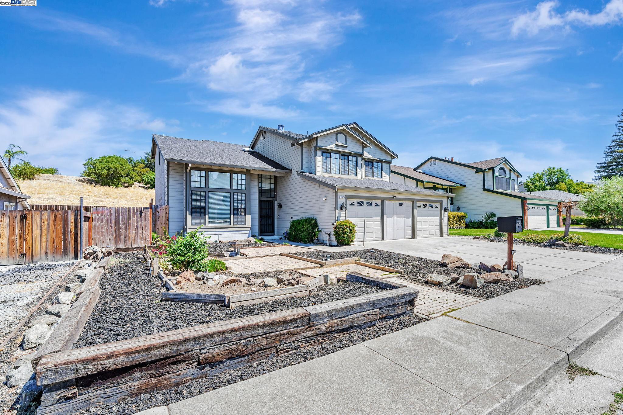 Detail Gallery Image 2 of 44 For 2819 Larkspur Dr, Antioch,  CA 94531 - 5 Beds | 3 Baths