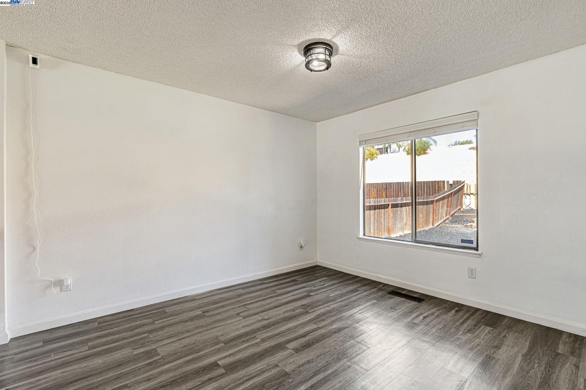 Detail Gallery Image 14 of 44 For 2819 Larkspur Dr, Antioch,  CA 94531 - 5 Beds | 3 Baths