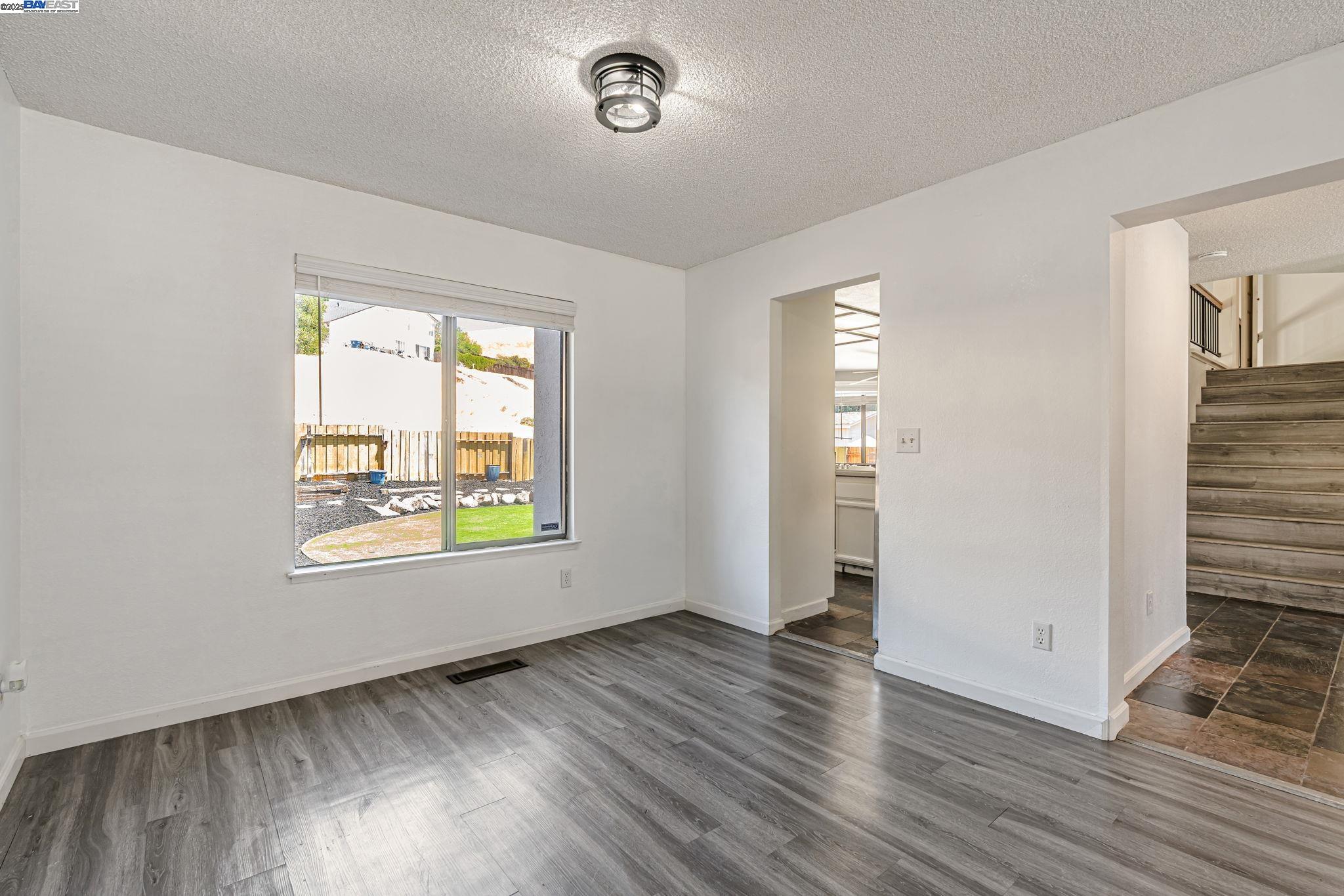 Detail Gallery Image 15 of 44 For 2819 Larkspur Dr, Antioch,  CA 94531 - 5 Beds | 3 Baths