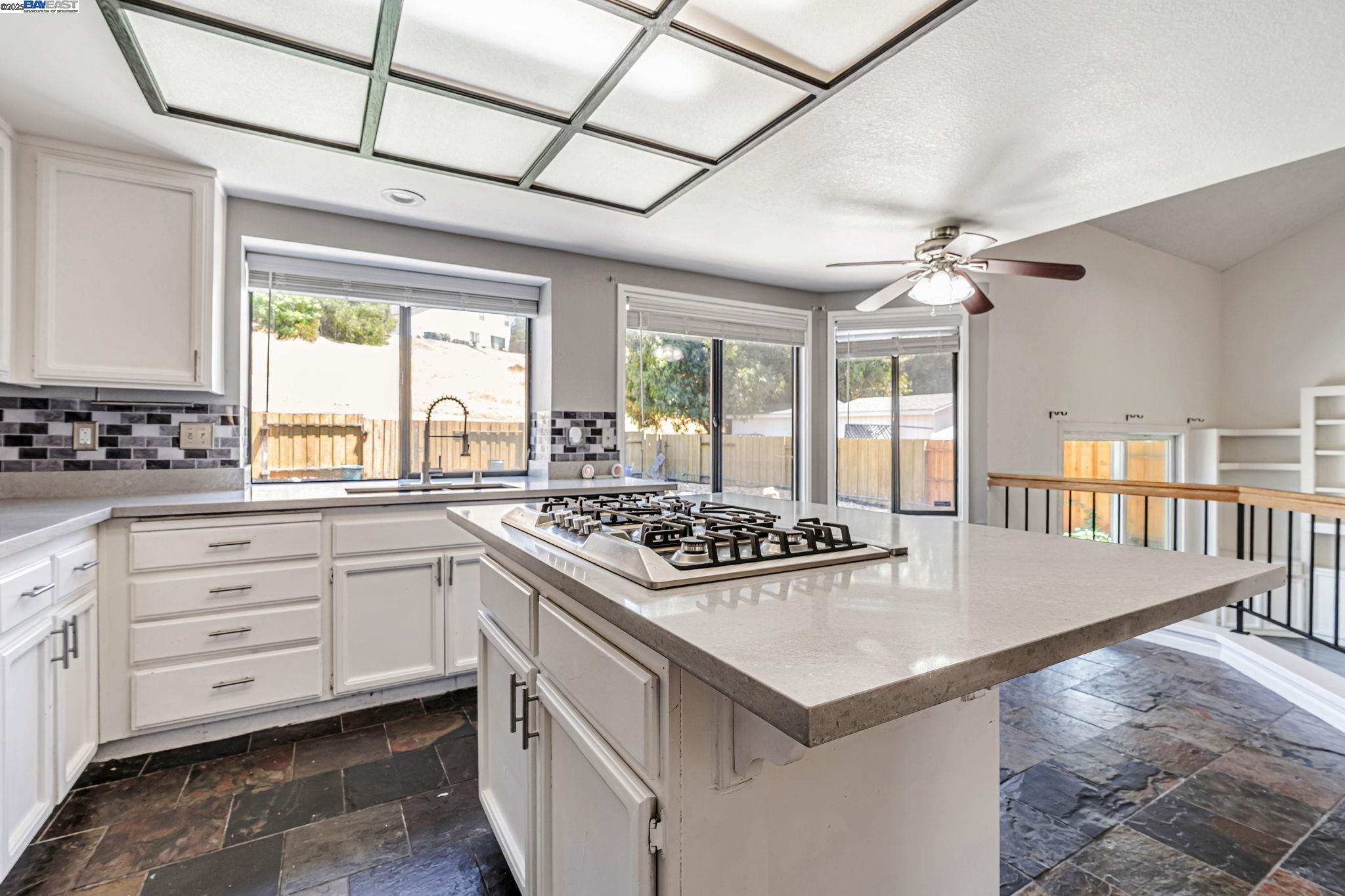 Detail Gallery Image 17 of 44 For 2819 Larkspur Dr, Antioch,  CA 94531 - 5 Beds | 3 Baths
