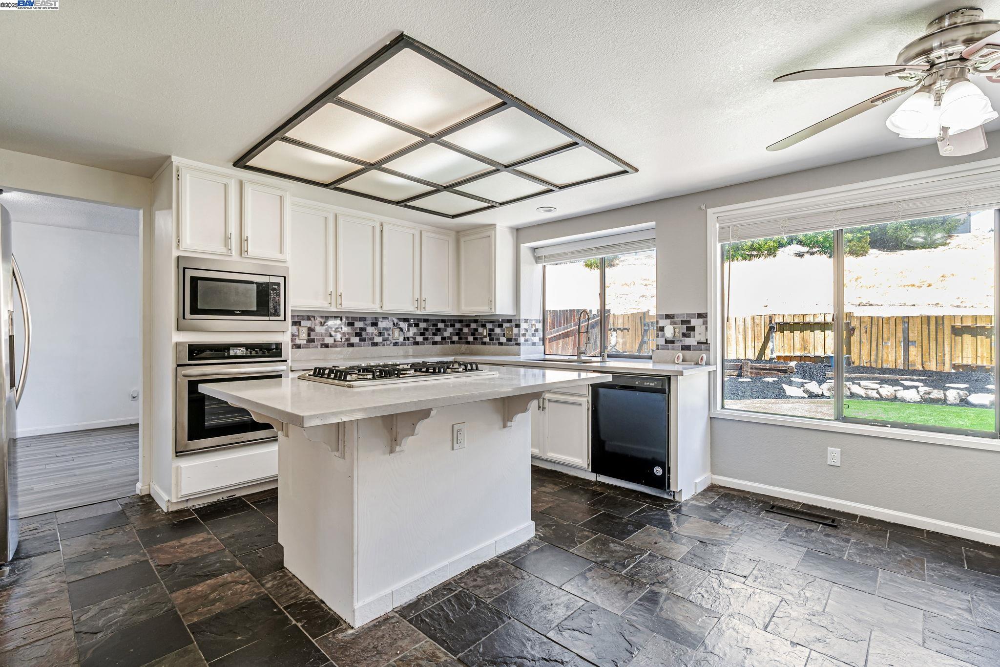 Detail Gallery Image 18 of 44 For 2819 Larkspur Dr, Antioch,  CA 94531 - 5 Beds | 3 Baths
