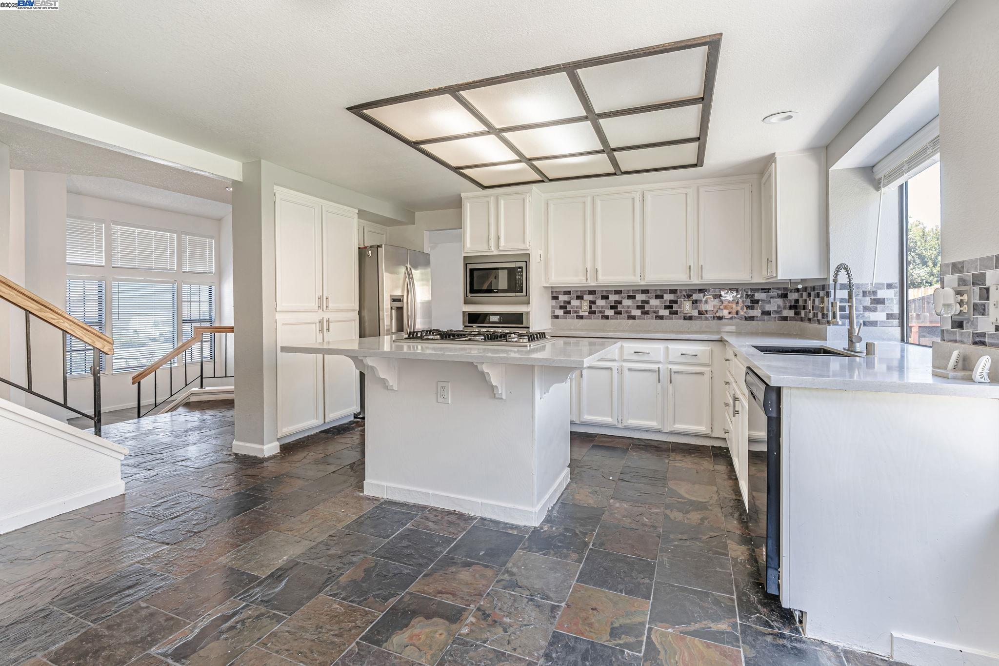 Detail Gallery Image 19 of 44 For 2819 Larkspur Dr, Antioch,  CA 94531 - 5 Beds | 3 Baths