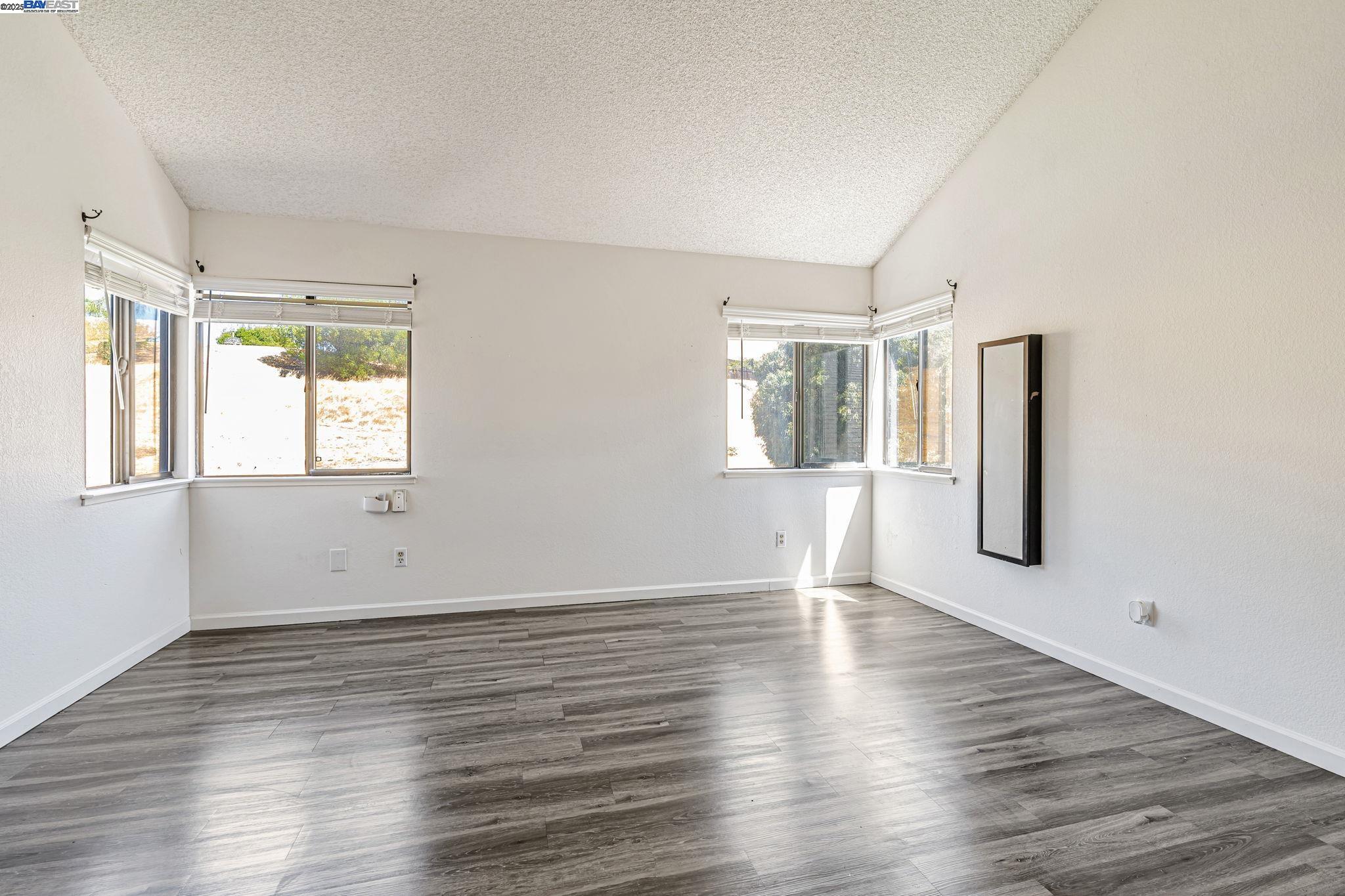 Detail Gallery Image 28 of 44 For 2819 Larkspur Dr, Antioch,  CA 94531 - 5 Beds | 3 Baths