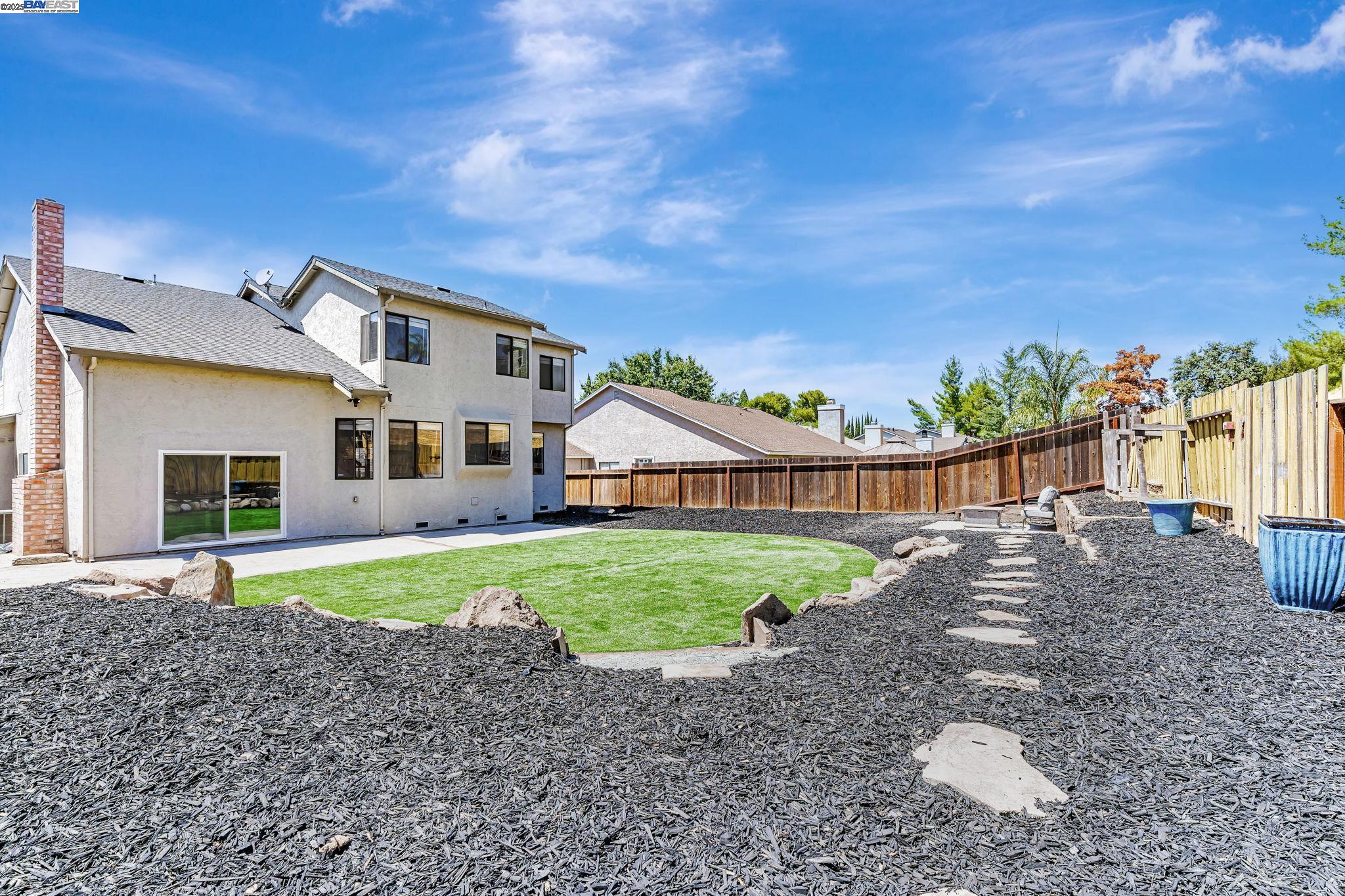 Detail Gallery Image 6 of 44 For 2819 Larkspur Dr, Antioch,  CA 94531 - 5 Beds | 3 Baths