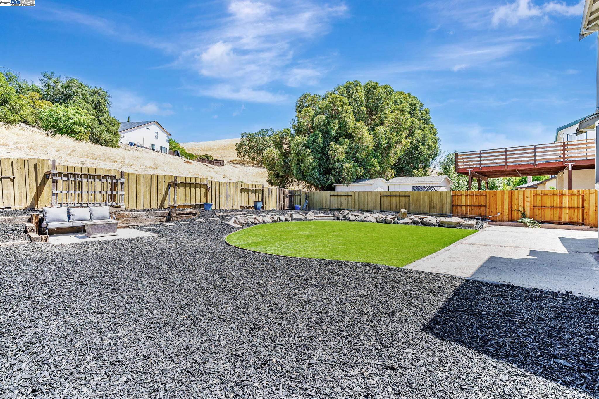 Detail Gallery Image 7 of 44 For 2819 Larkspur Dr, Antioch,  CA 94531 - 5 Beds | 3 Baths