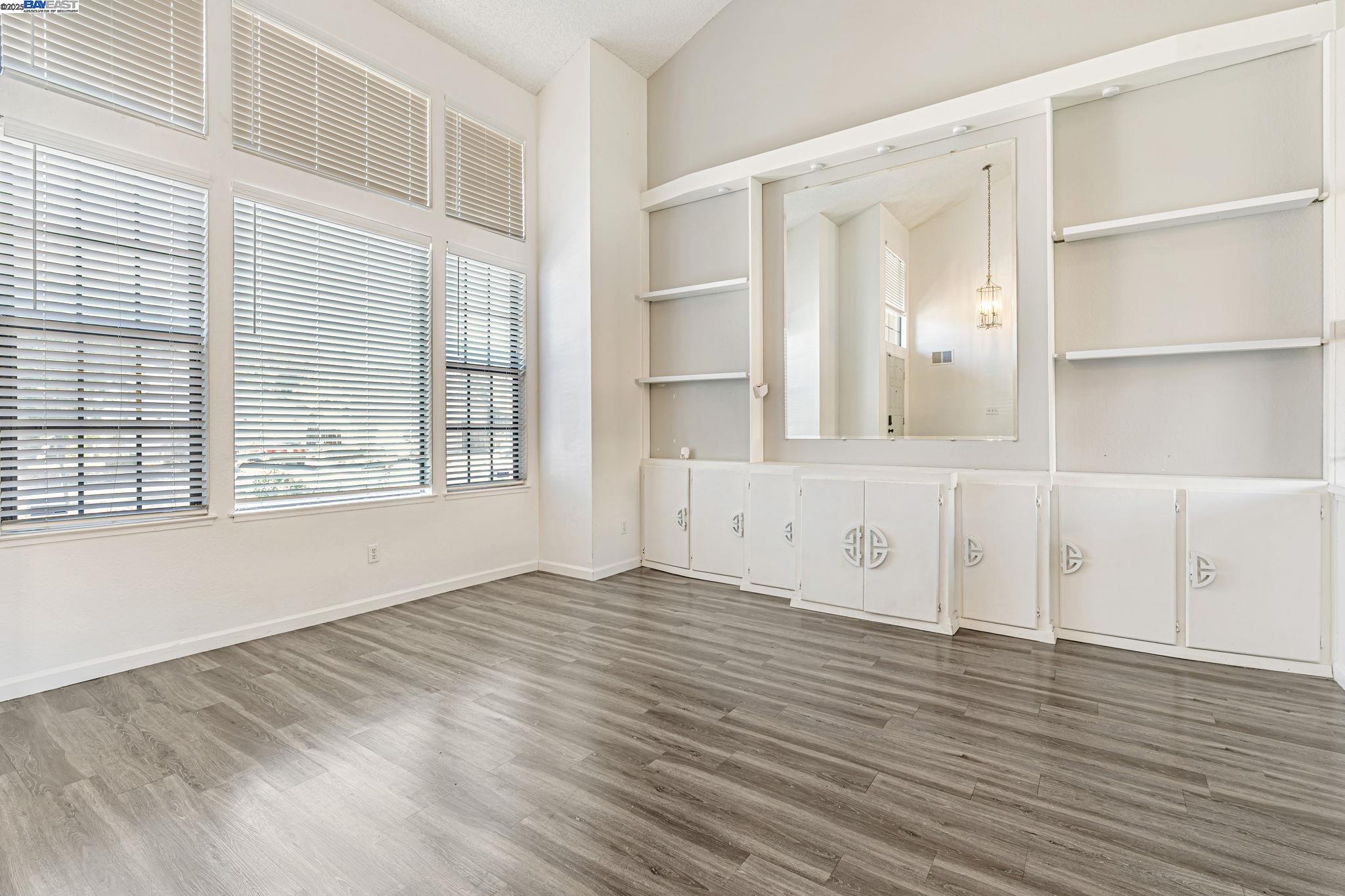 Detail Gallery Image 8 of 44 For 2819 Larkspur Dr, Antioch,  CA 94531 - 5 Beds | 3 Baths