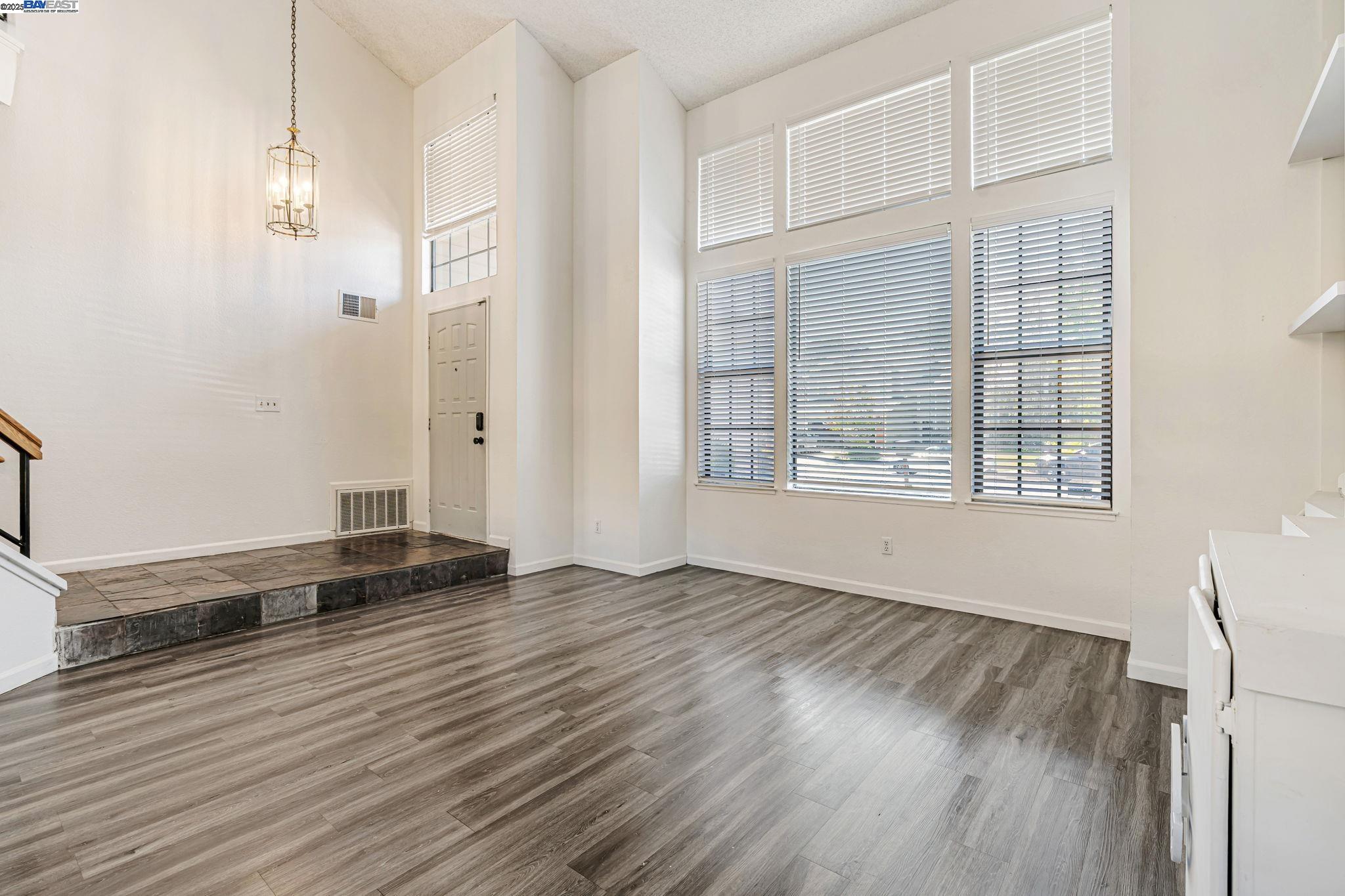 Detail Gallery Image 9 of 44 For 2819 Larkspur Dr, Antioch,  CA 94531 - 5 Beds | 3 Baths