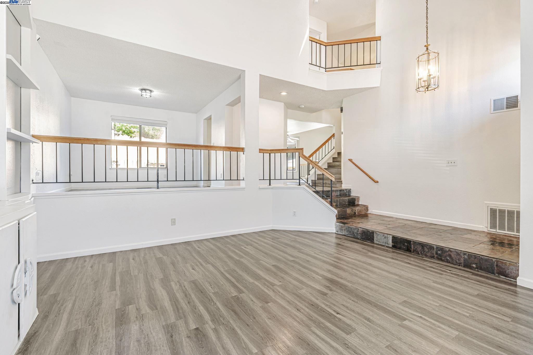 Detail Gallery Image 10 of 44 For 2819 Larkspur Dr, Antioch,  CA 94531 - 5 Beds | 3 Baths