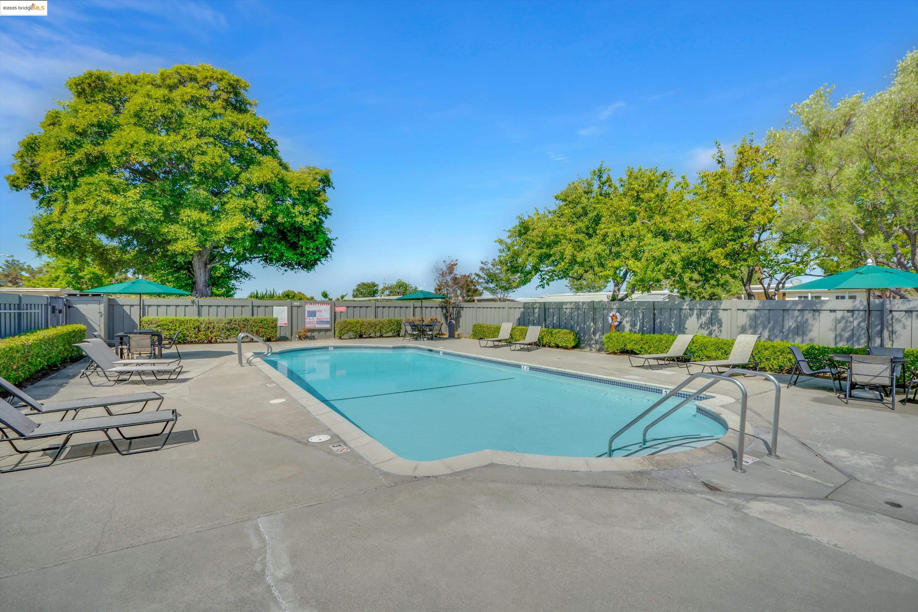 Detail Gallery Image 39 of 49 For 154 Santa Teresa, San Leandro,  CA 94579 - 2 Beds | 2 Baths