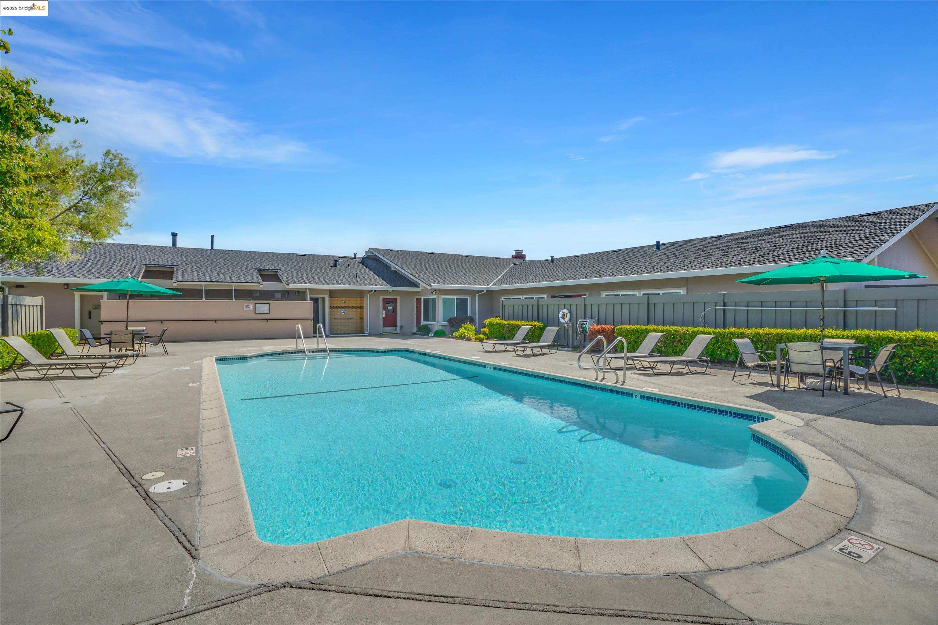Detail Gallery Image 40 of 49 For 154 Santa Teresa, San Leandro,  CA 94579 - 2 Beds | 2 Baths