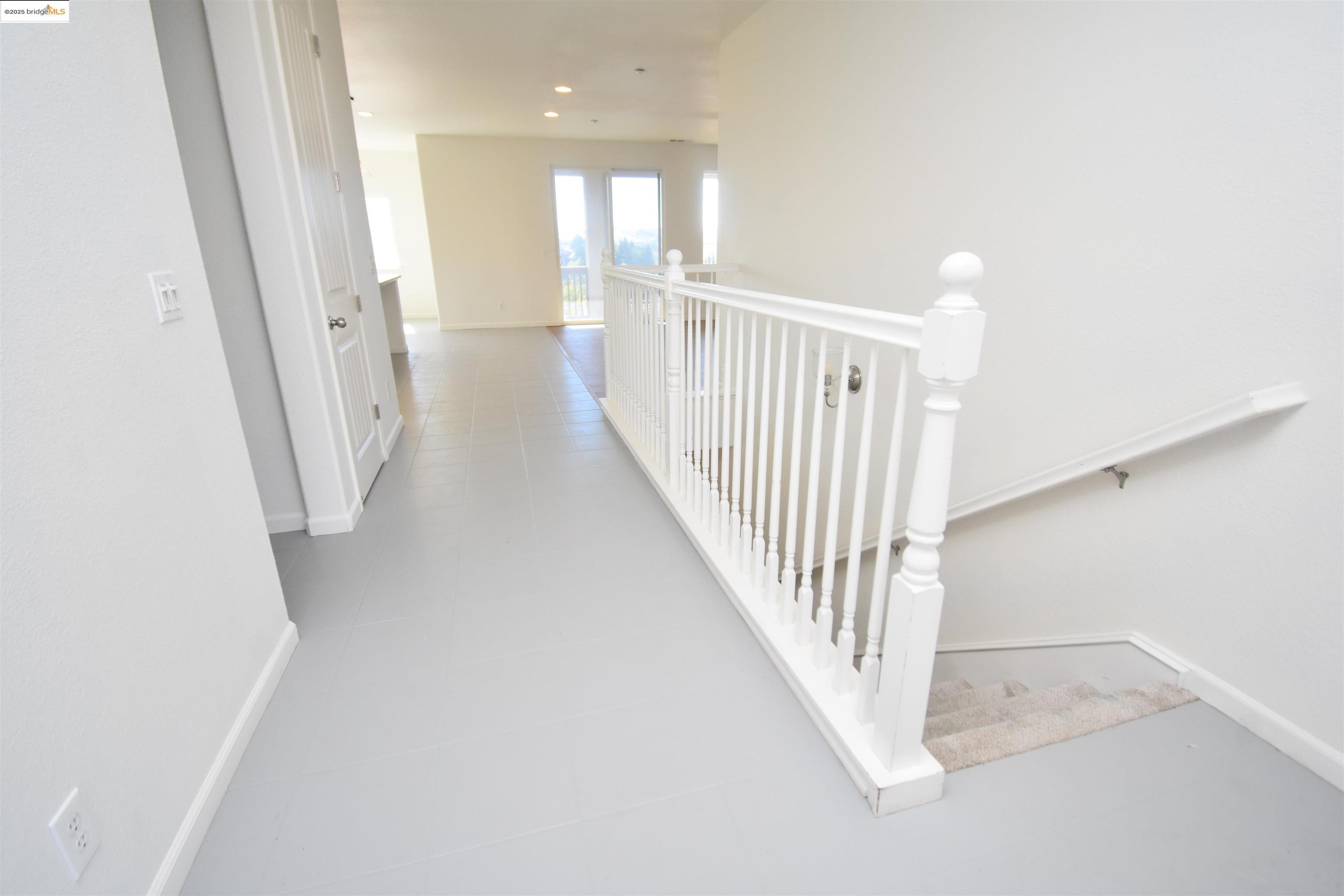 Detail Gallery Image 7 of 21 For 127 Delta Vista Ln, Pittsburg,  CA 94565 - 4 Beds | 3 Baths