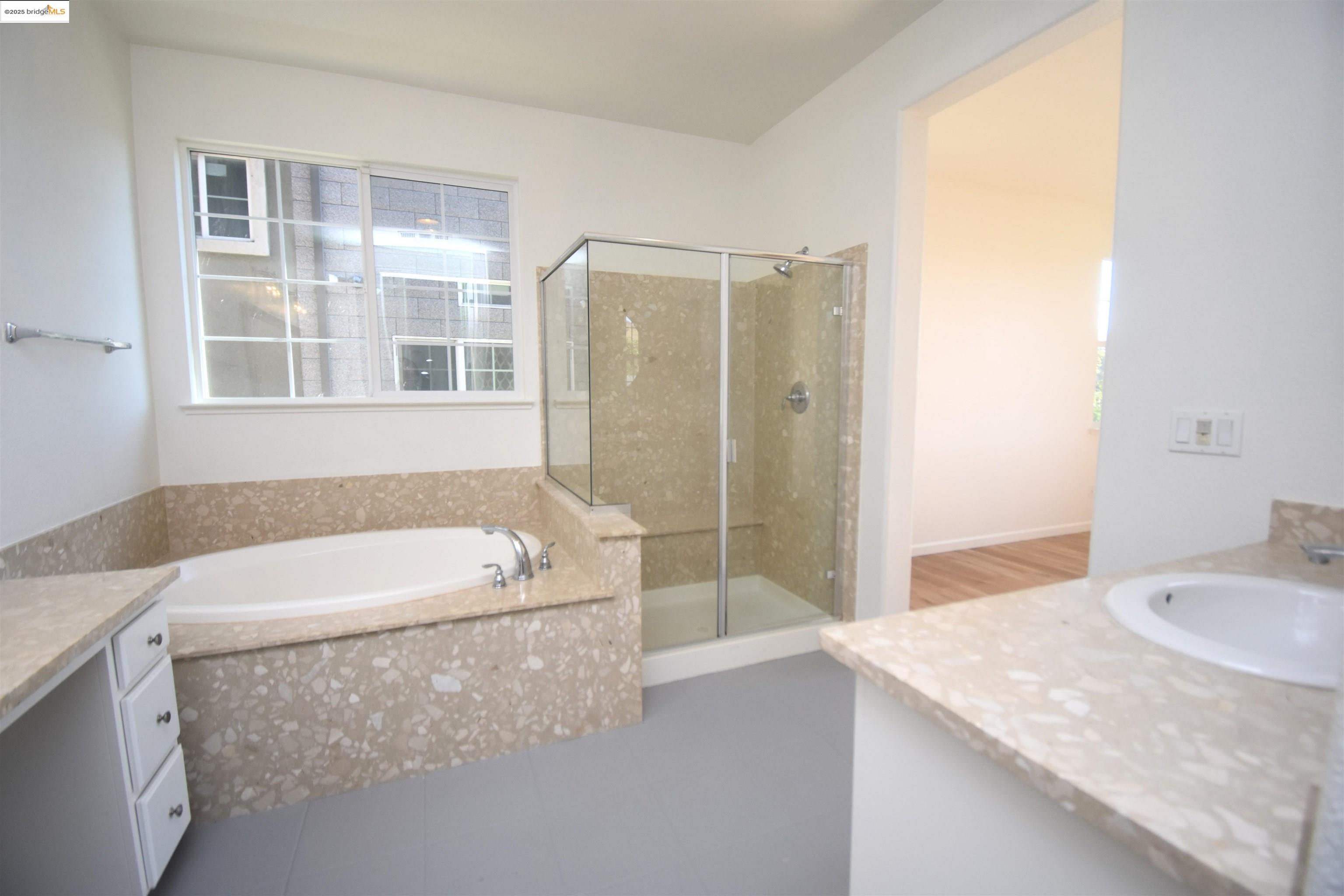 Detail Gallery Image 10 of 21 For 127 Delta Vista Ln, Pittsburg,  CA 94565 - 4 Beds | 3 Baths