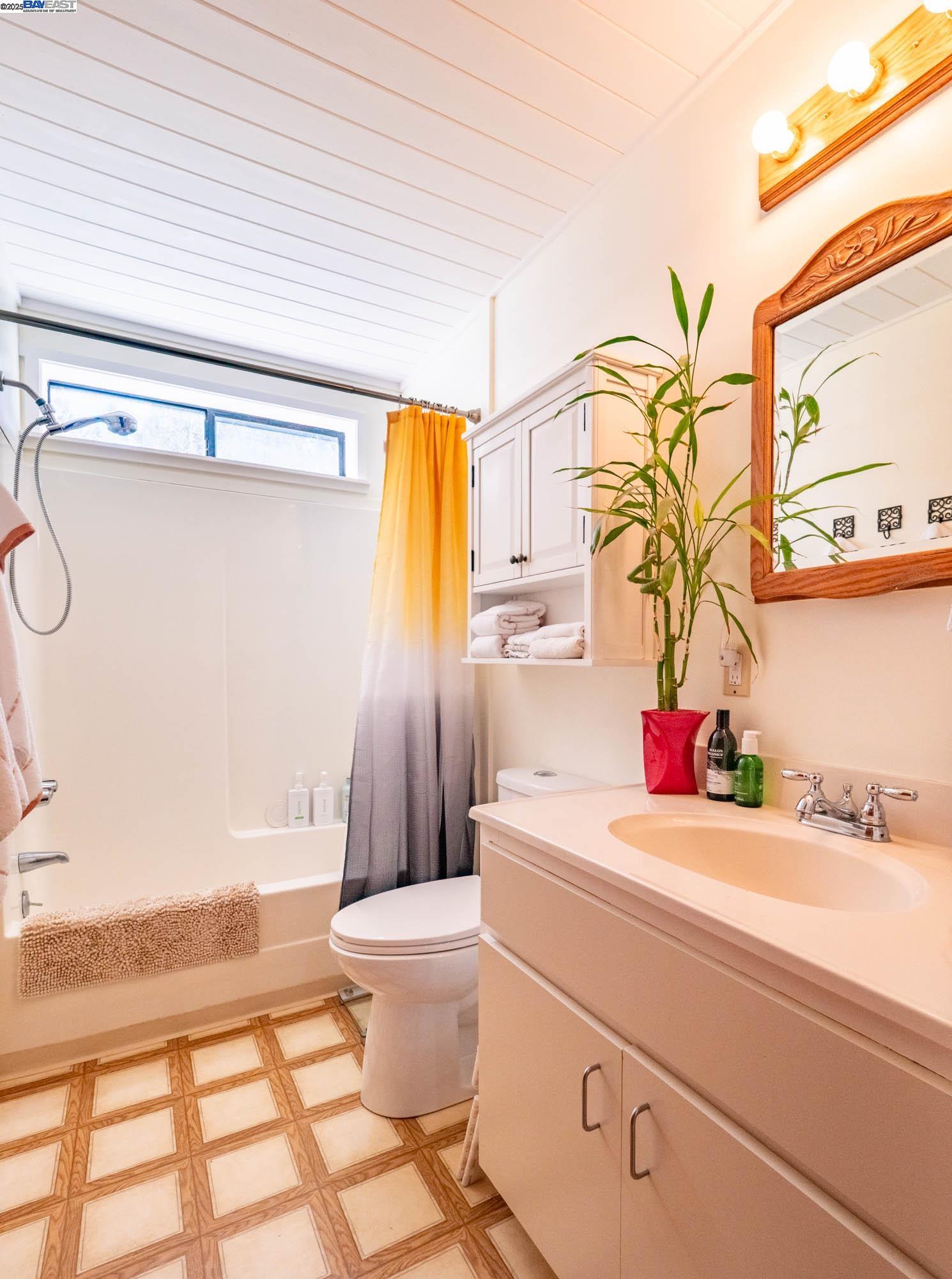 Detail Gallery Image 12 of 59 For 17900 Appian Way, Navarro,  CA 95463 - 3 Beds | 2 Baths