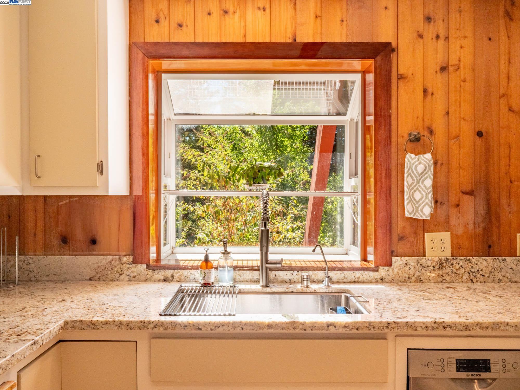 Detail Gallery Image 5 of 59 For 17900 Appian Way, Navarro,  CA 95463 - 3 Beds | 2 Baths
