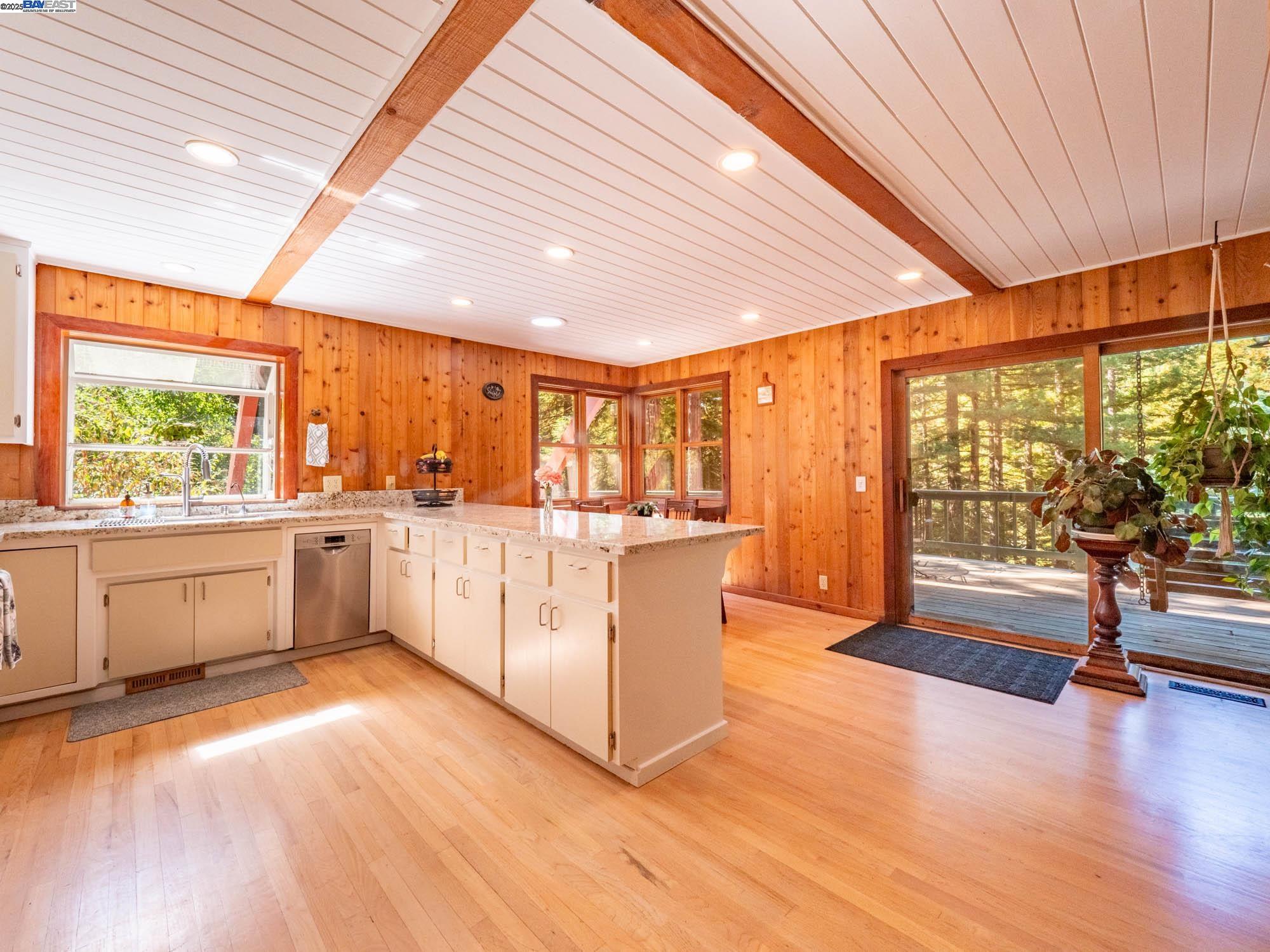 Detail Gallery Image 6 of 59 For 17900 Appian Way, Navarro,  CA 95463 - 3 Beds | 2 Baths
