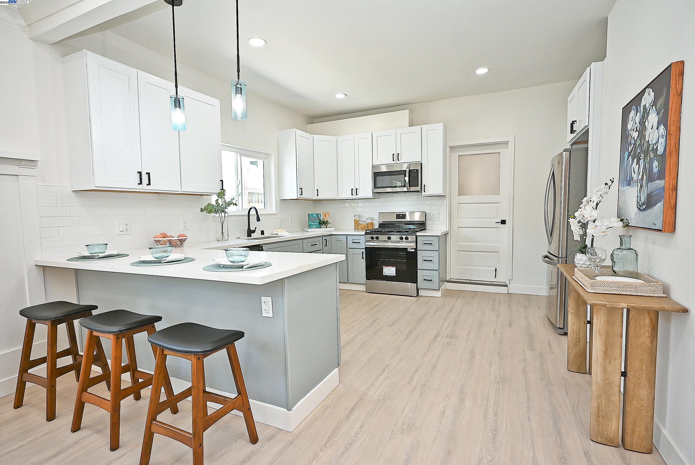 Detail Gallery Image 12 of 58 For 3914 Aqua Vista St, Oakland,  CA 94601 - – Beds | – Baths