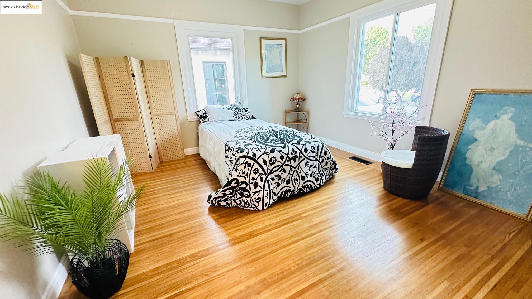 Detail Gallery Image 13 of 30 For 840 Key Route Blvd, Albany,  CA 94706 - 5 Beds | 2 Baths