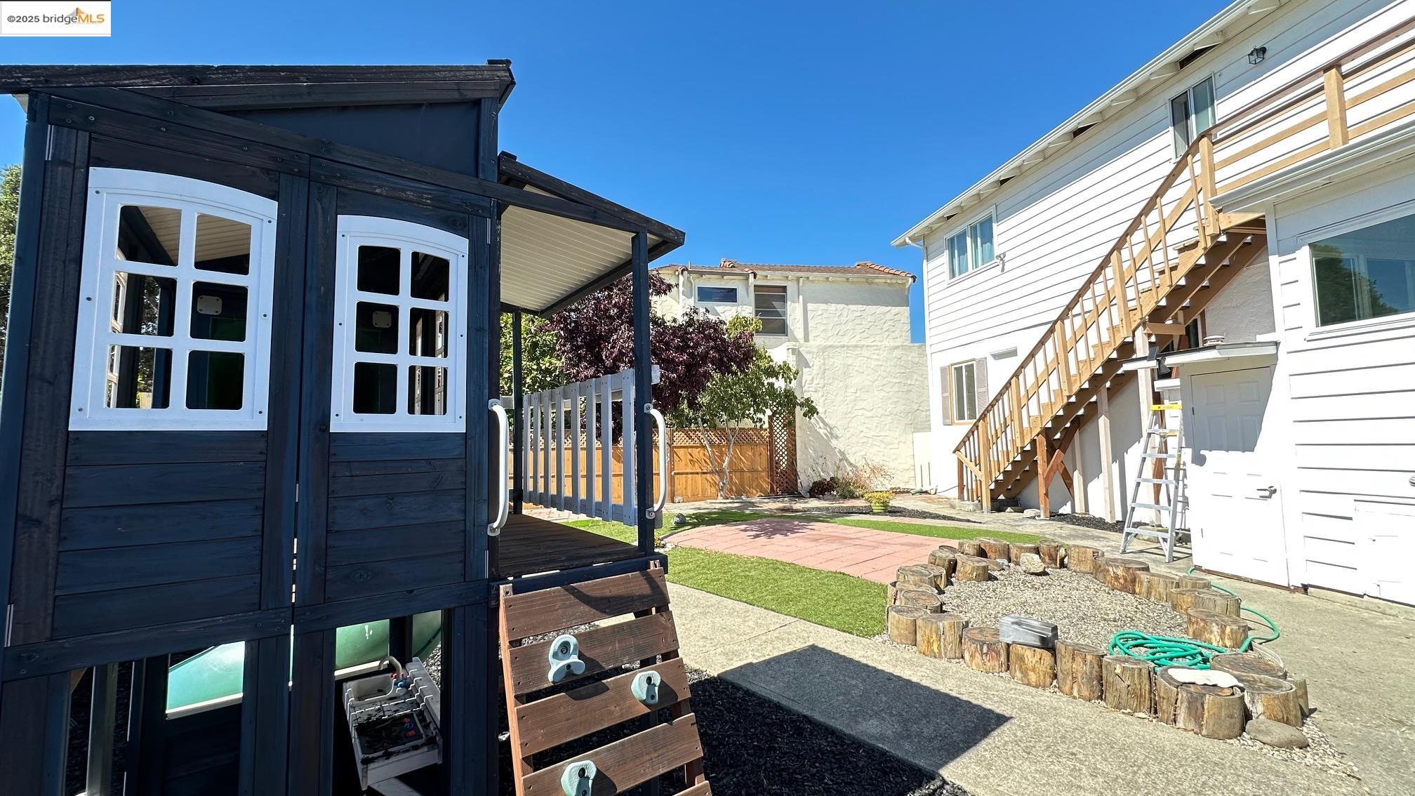 Detail Gallery Image 15 of 30 For 840 Key Route Blvd, Albany,  CA 94706 - 5 Beds | 2 Baths