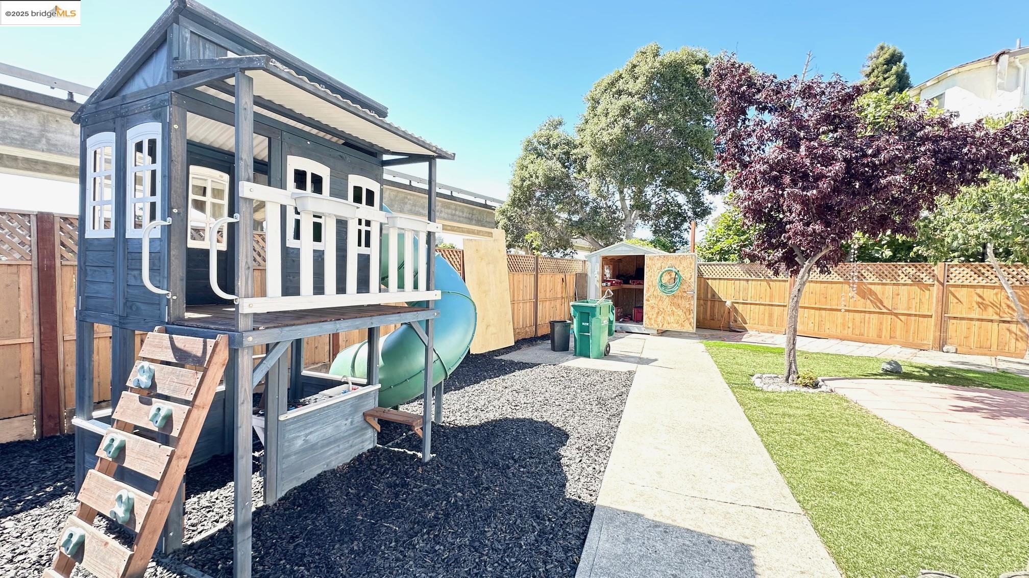 Detail Gallery Image 16 of 30 For 840 Key Route Blvd, Albany,  CA 94706 - 5 Beds | 2 Baths