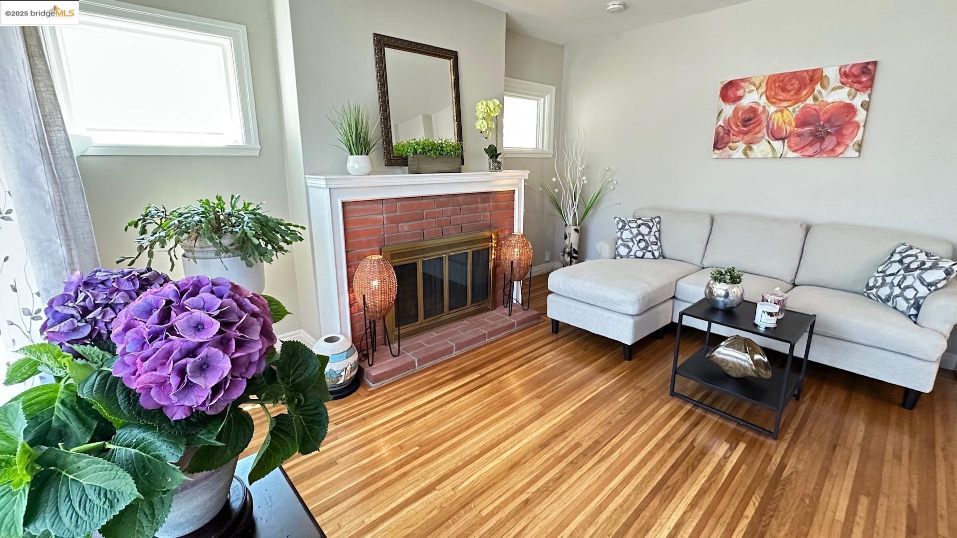 Detail Gallery Image 6 of 30 For 840 Key Route Blvd, Albany,  CA 94706 - 5 Beds | 2 Baths