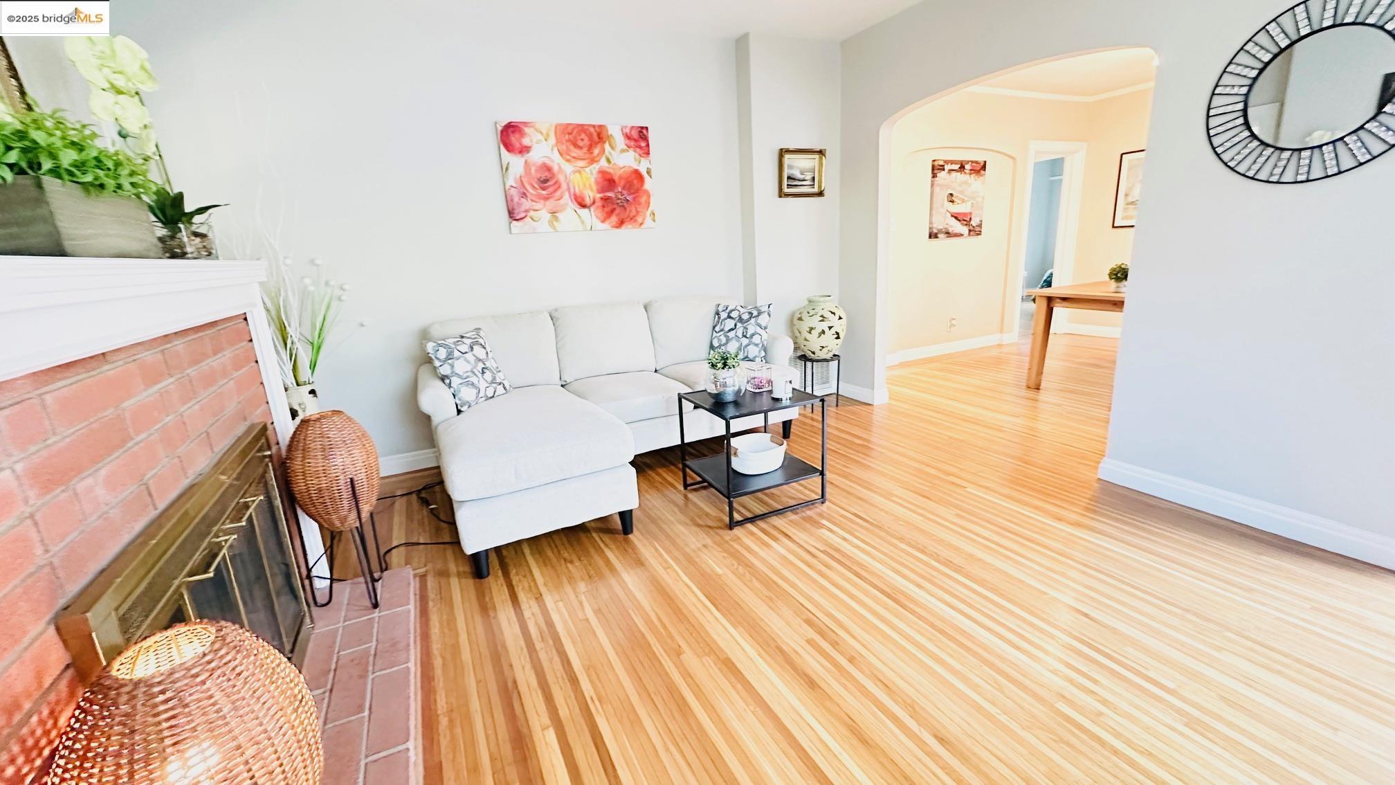 Detail Gallery Image 8 of 30 For 840 Key Route Blvd, Albany,  CA 94706 - 5 Beds | 2 Baths