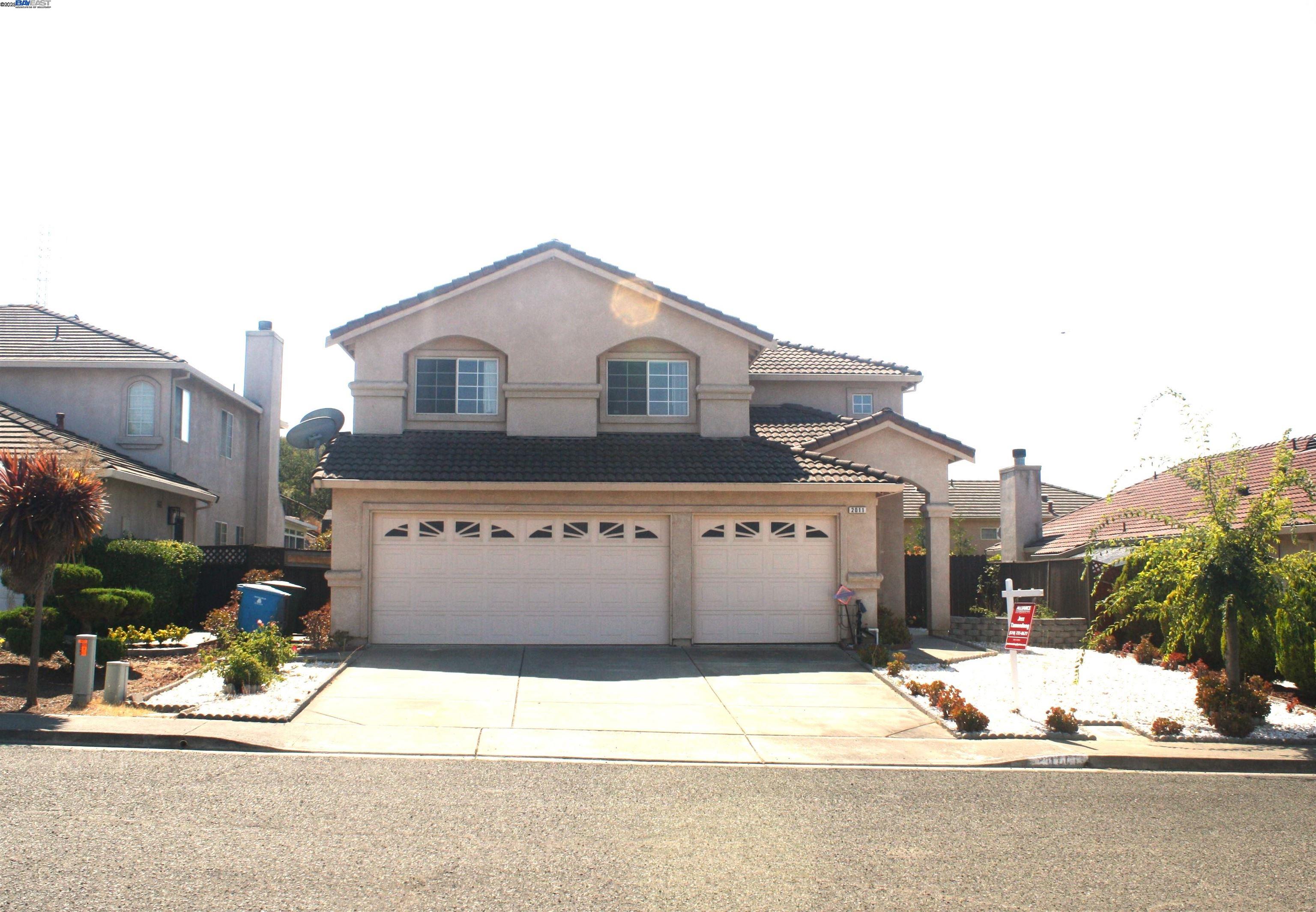 Detail Gallery Image 1 of 33 For 2011 Agate Ct, Vallejo,  CA 94591 - 5 Beds | 3 Baths