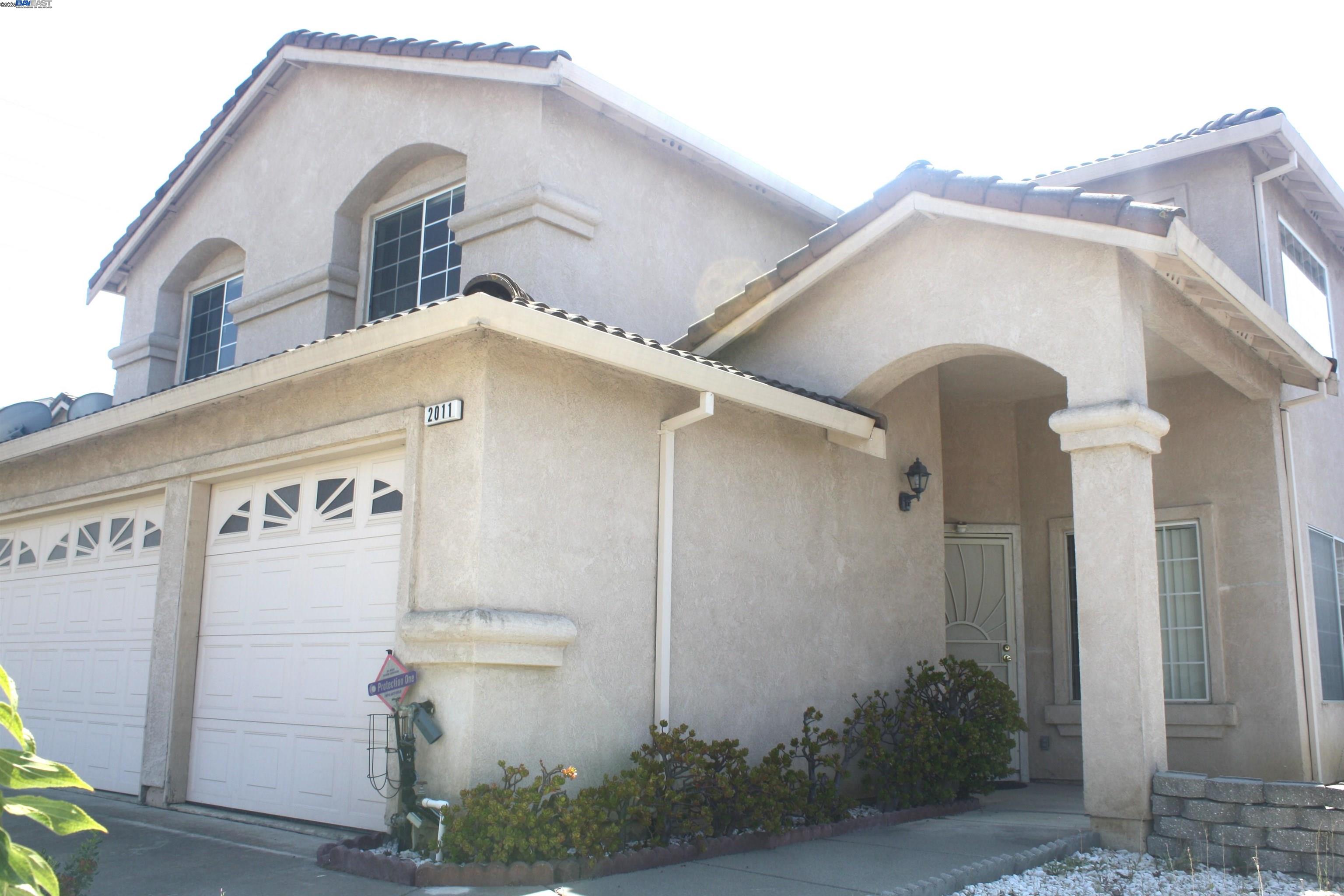 Detail Gallery Image 2 of 33 For 2011 Agate Ct, Vallejo,  CA 94591 - 5 Beds | 3 Baths