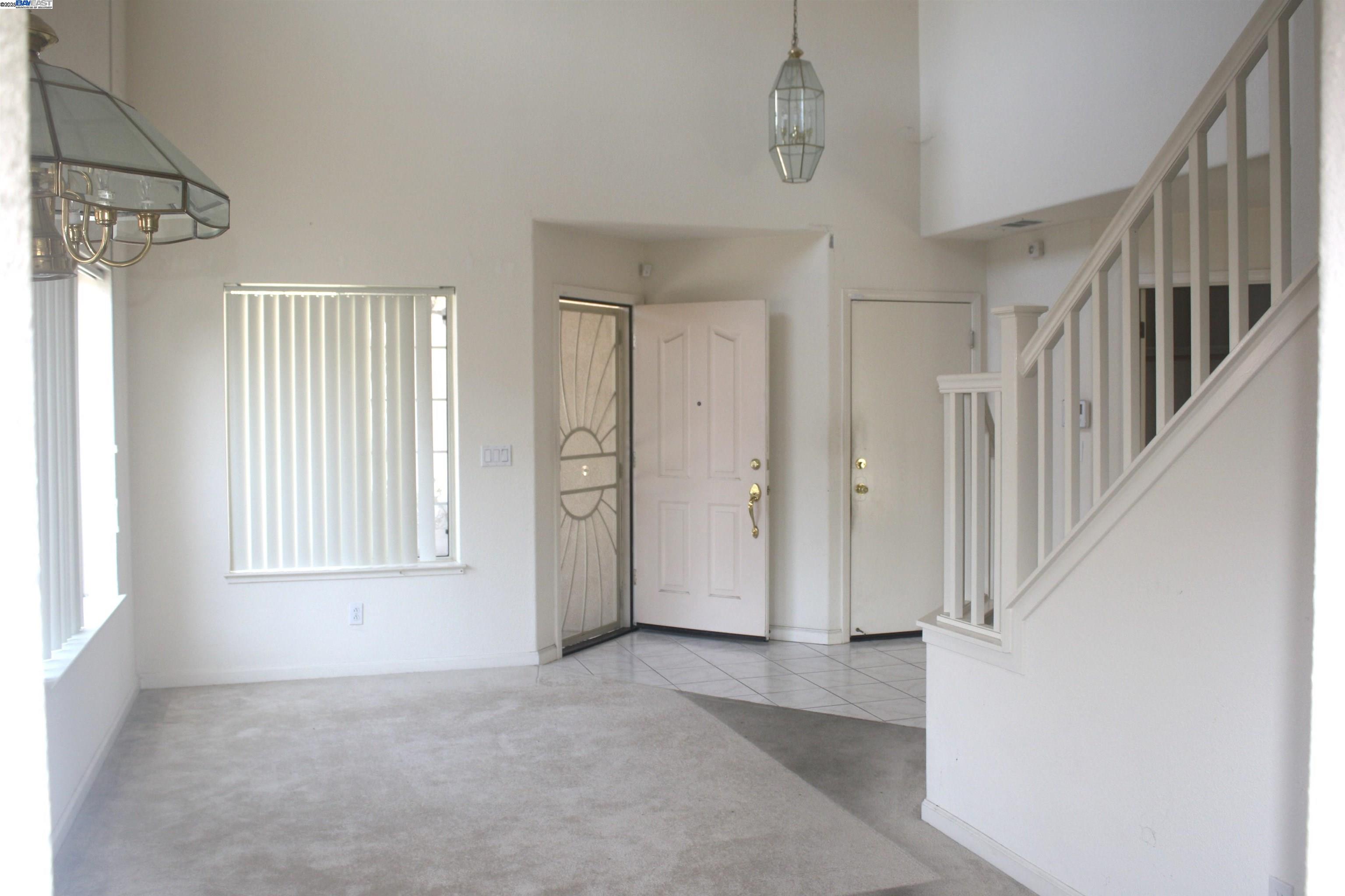 Detail Gallery Image 6 of 33 For 2011 Agate Ct, Vallejo,  CA 94591 - 5 Beds | 3 Baths