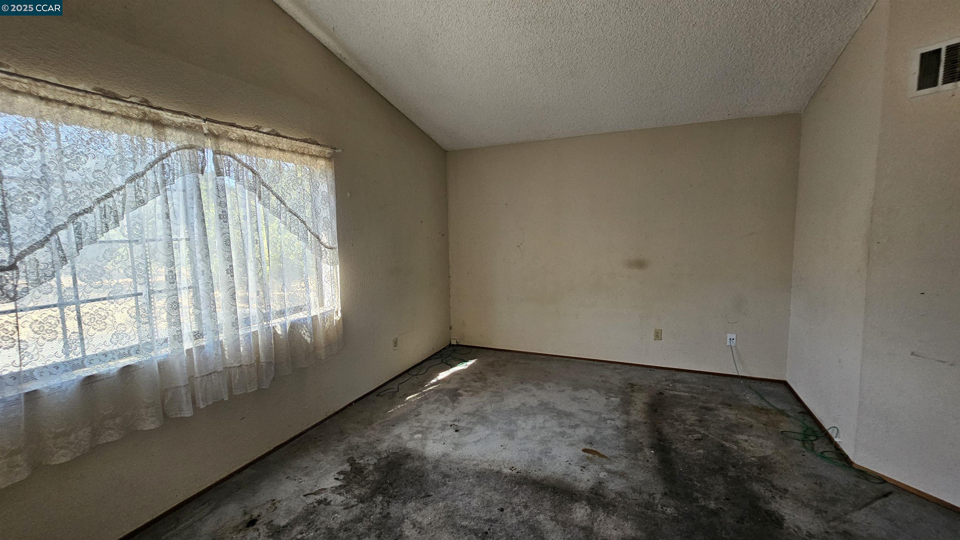 Detail Gallery Image 31 of 33 For 80 Mims Ave, Bay Point,  CA 94565-3233 - 4 Beds | 2/1 Baths