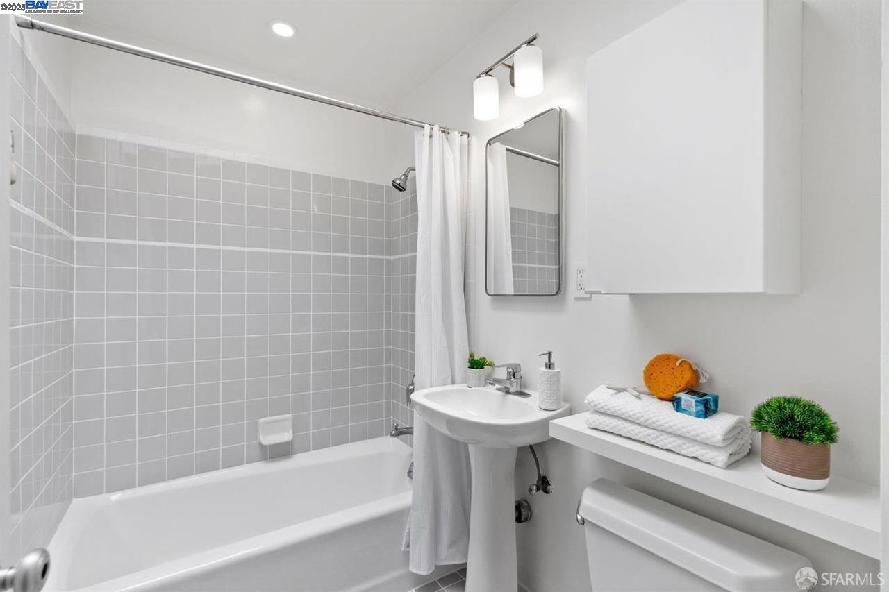 Detail Gallery Image 19 of 28 For 378 Mangels Ave, San Francisco,  CA 94127 - 3 Beds | 1 Baths