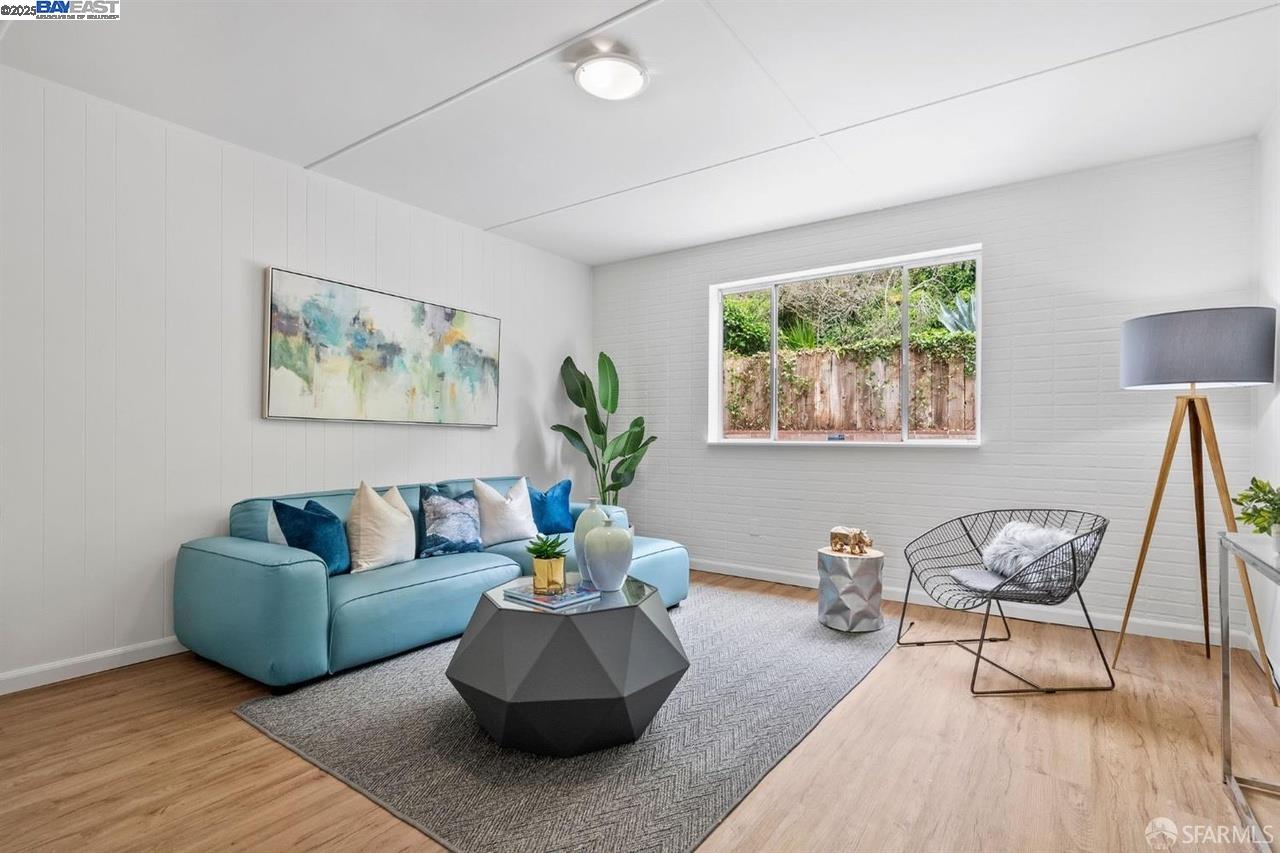 Detail Gallery Image 6 of 28 For 378 Mangels Ave, San Francisco,  CA 94127 - 3 Beds | 1 Baths