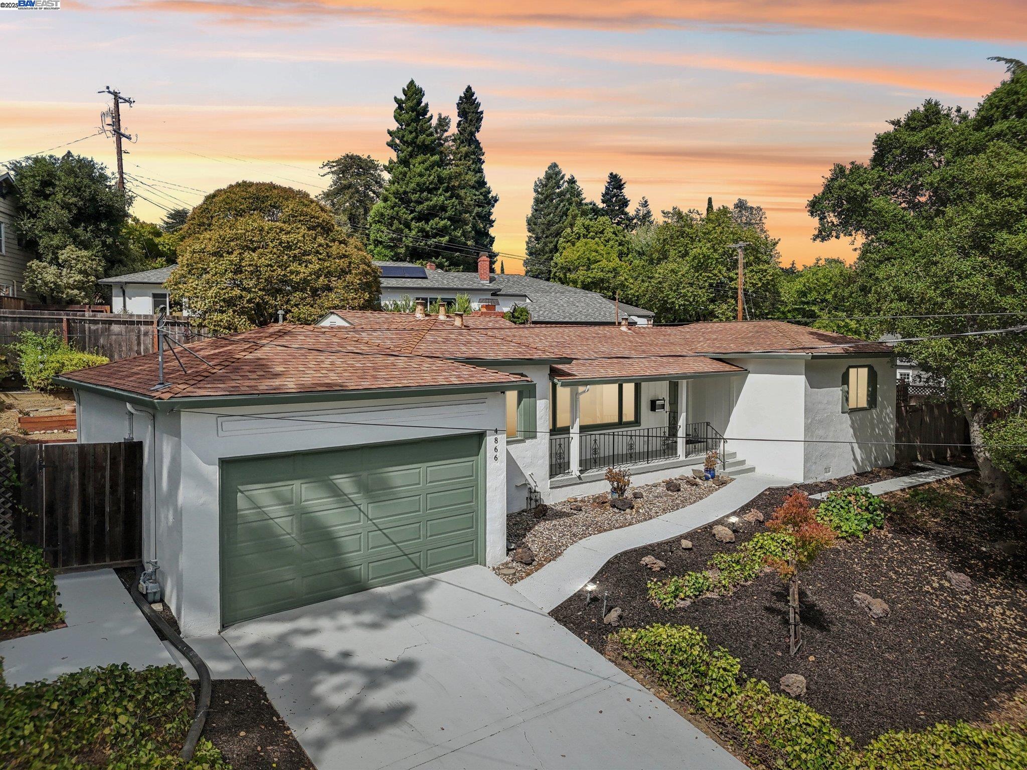 Detail Gallery Image 1 of 39 For 4866 Seven Hills Rd, Castro Valley,  CA 94546 - 2 Beds | 1/1 Baths