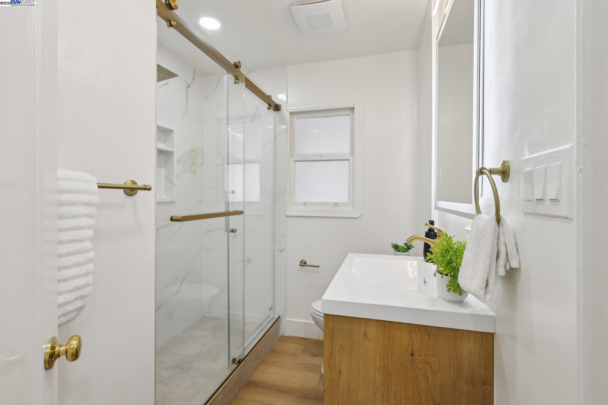 Detail Gallery Image 14 of 39 For 4866 Seven Hills Rd, Castro Valley,  CA 94546 - 2 Beds | 1/1 Baths