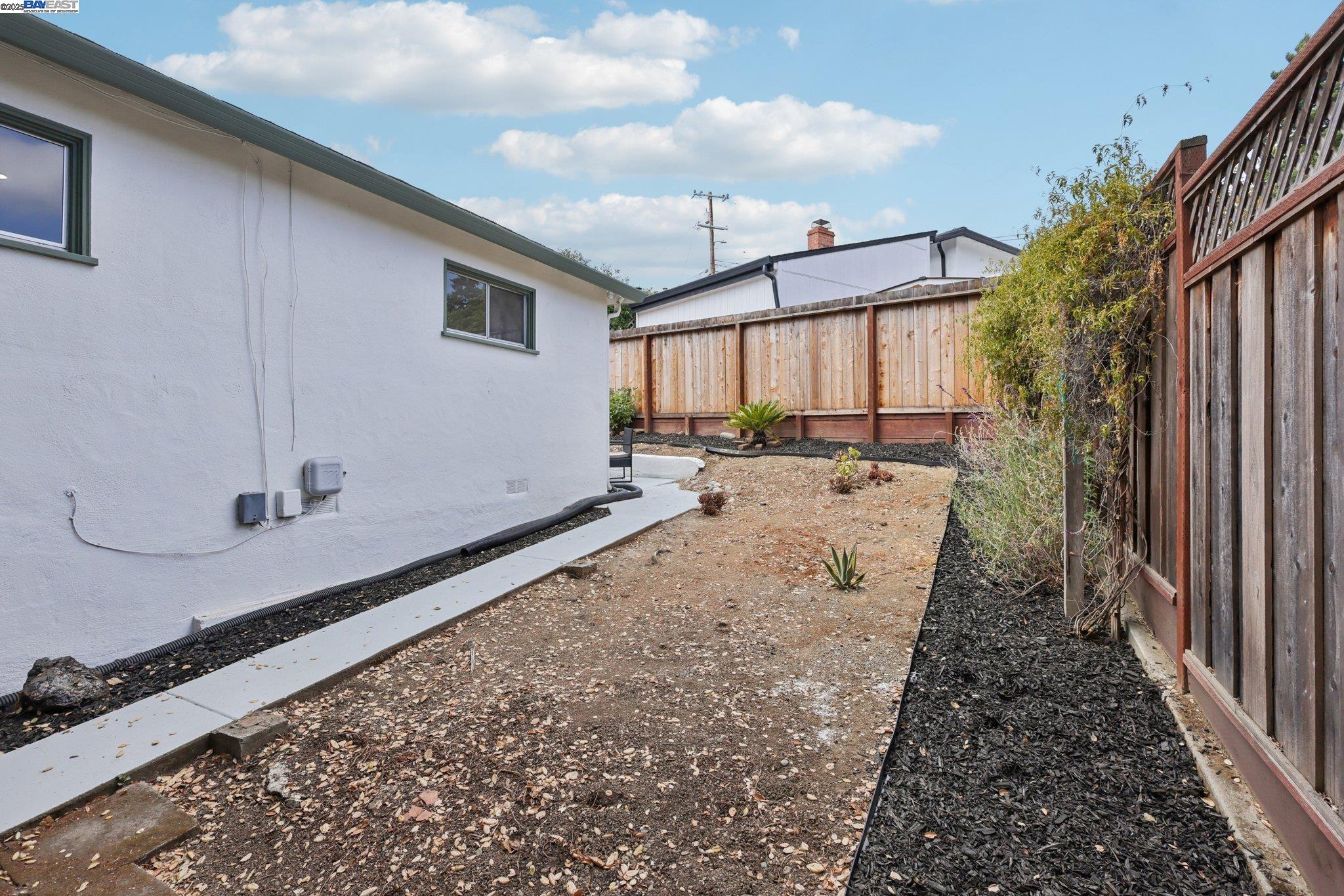 Detail Gallery Image 27 of 39 For 4866 Seven Hills Rd, Castro Valley,  CA 94546 - 2 Beds | 1/1 Baths