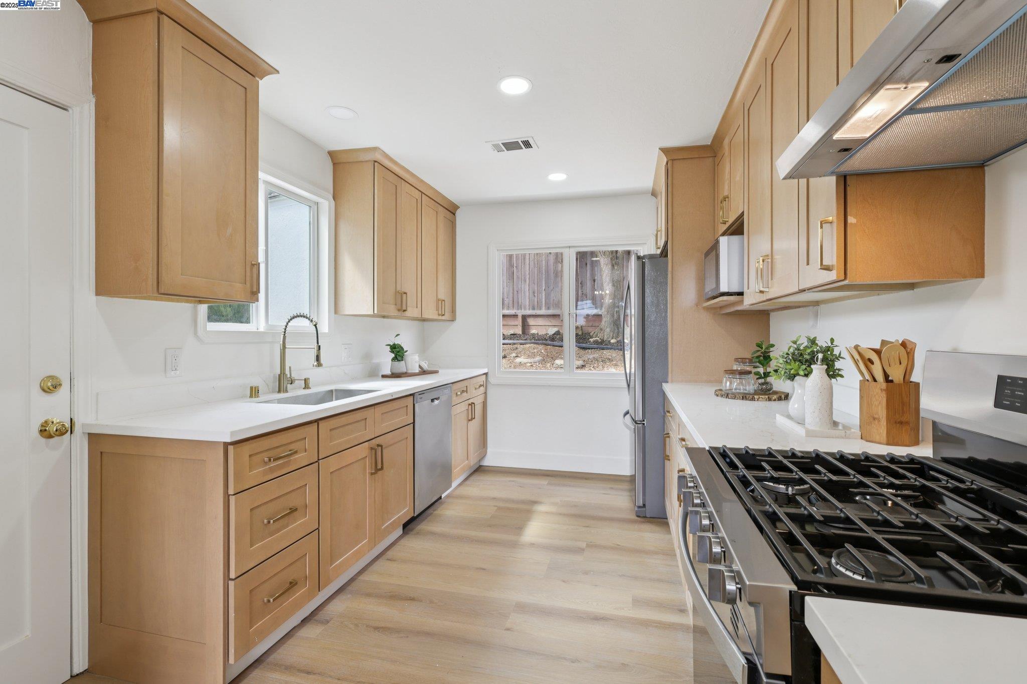 Detail Gallery Image 9 of 39 For 4866 Seven Hills Rd, Castro Valley,  CA 94546 - 2 Beds | 1/1 Baths