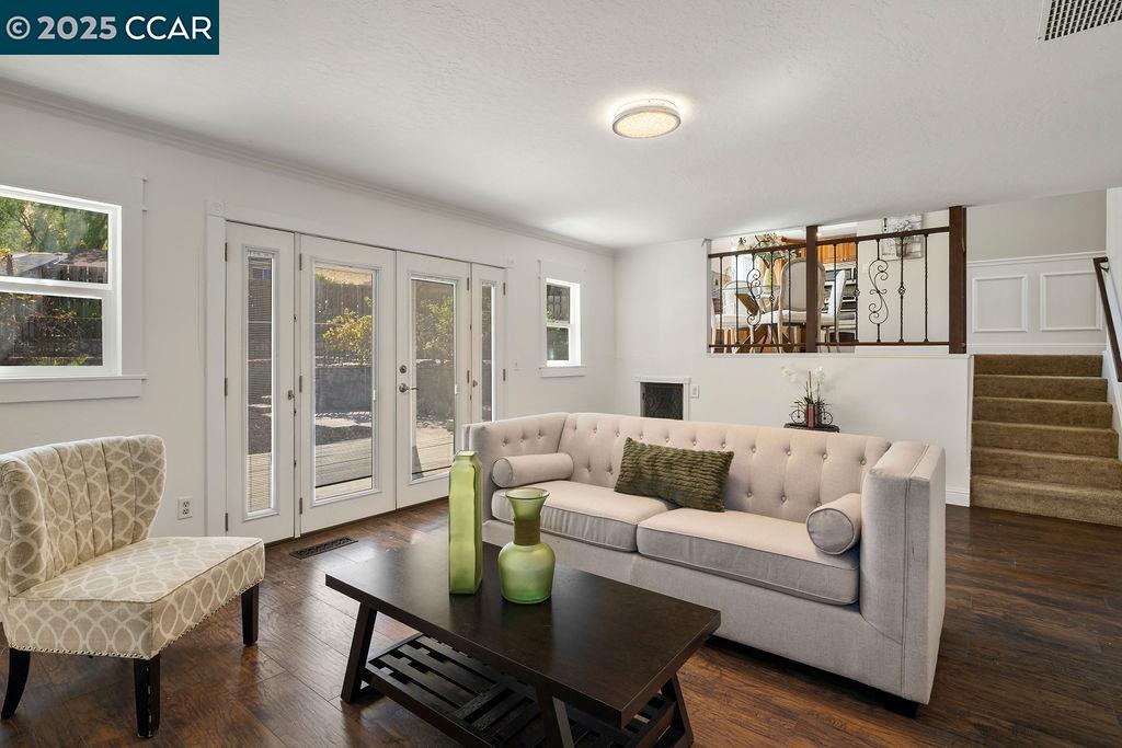 Detail Gallery Image 15 of 43 For 3988 Alta Vista Cir, Pittsburg,  CA 94565 - 4 Beds | 2/1 Baths