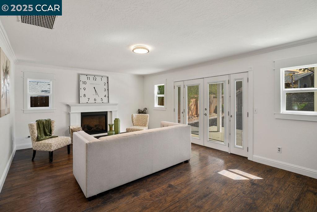 Detail Gallery Image 16 of 43 For 3988 Alta Vista Cir, Pittsburg,  CA 94565 - 4 Beds | 2/1 Baths