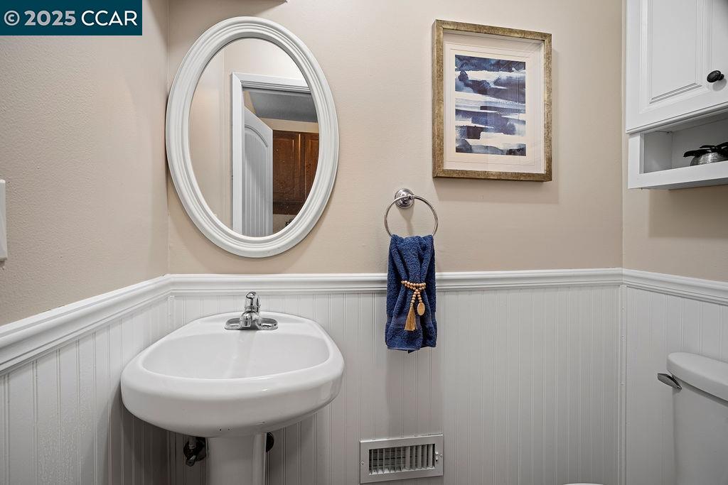 Detail Gallery Image 18 of 43 For 3988 Alta Vista Cir, Pittsburg,  CA 94565 - 4 Beds | 2/1 Baths
