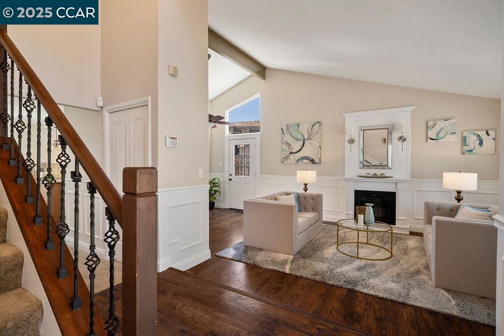 Detail Gallery Image 3 of 43 For 3988 Alta Vista Cir, Pittsburg,  CA 94565 - 4 Beds | 2/1 Baths